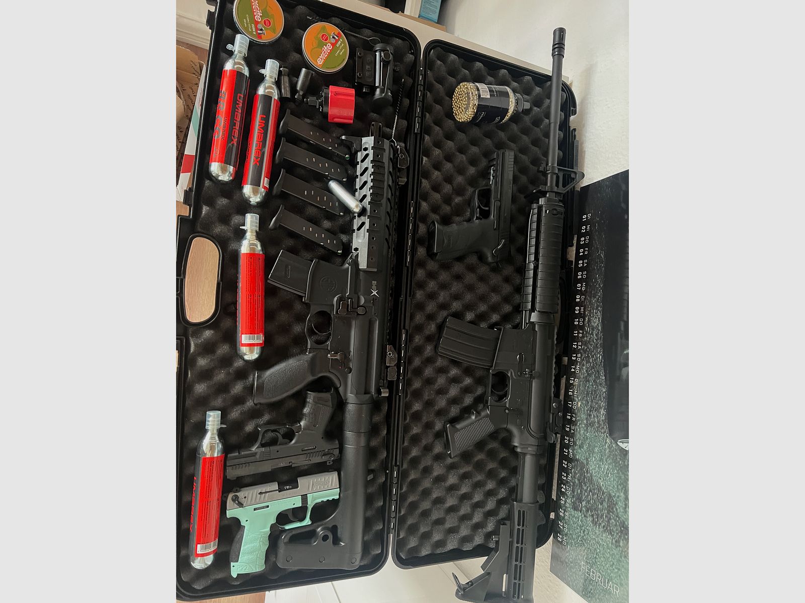 2× luchtgeweer (Colt M4 & SIG Sauer MPX) + CO₂-pistool inclusief accessoires – 4,5 mm