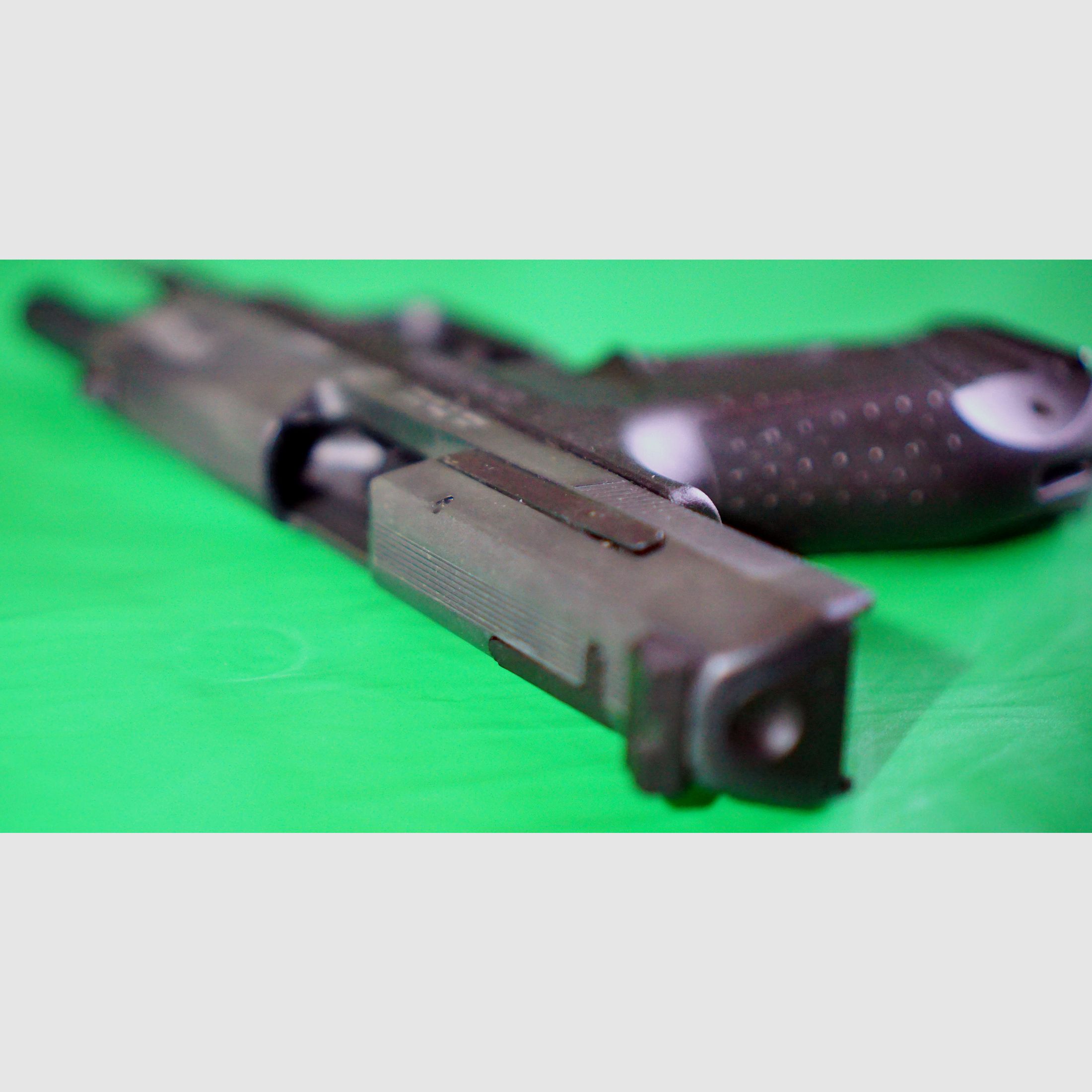 Walther P99 blank firing pistol 9mm P.A.K. (PTB 637) with pancake holster
