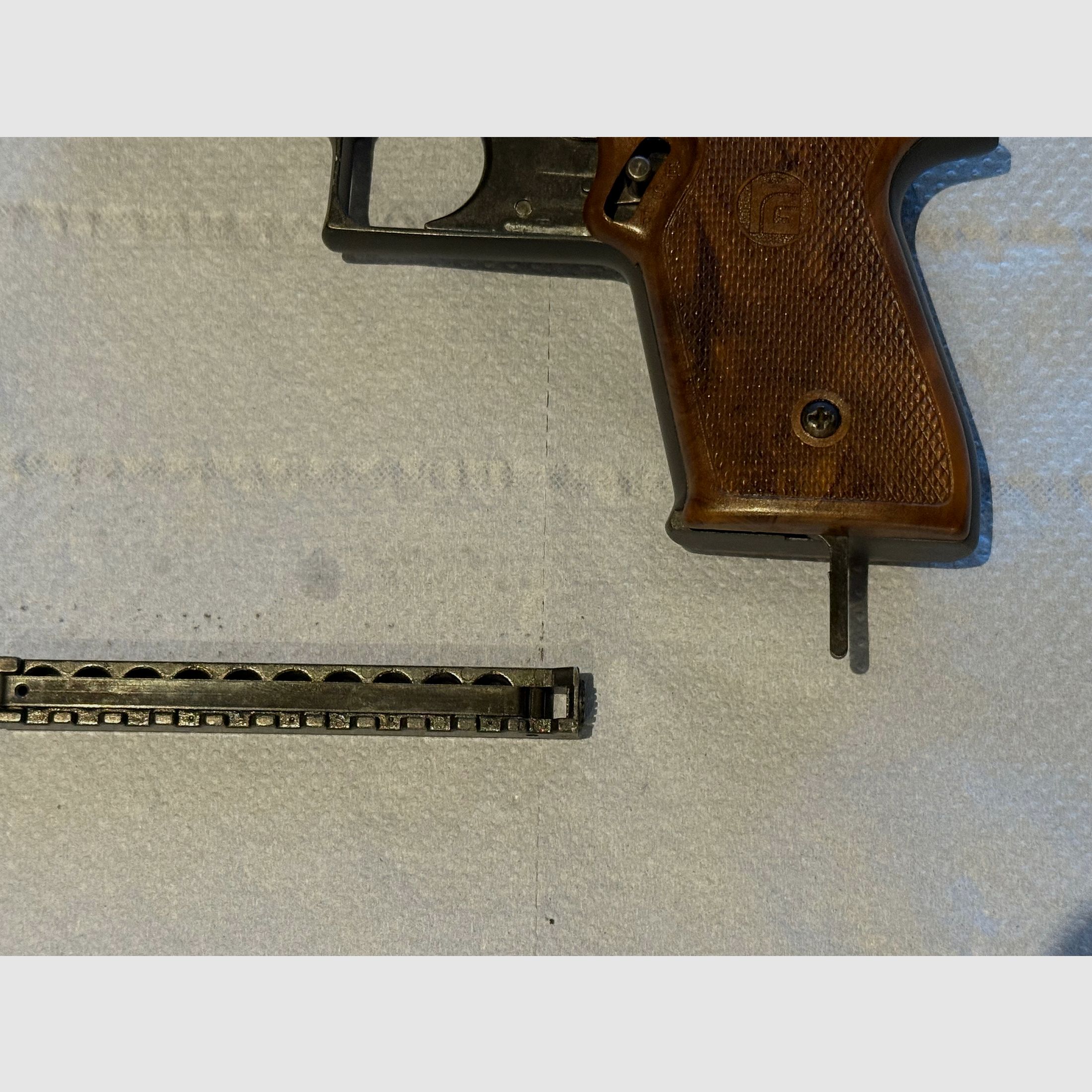 Röhm RG300 – Compact blank-firing pistol in caliber 6mm Flobert (PTB 327)