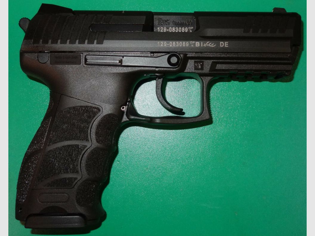 Pistolet Heckler & Koch P30-V3, bronzé au calibre 9x19 (9mm Para) incluant des accessoires