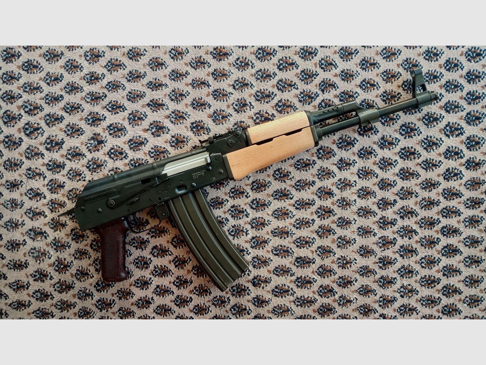 Originele AK47 (niet AKM!) onder houten handbescherming van beukenhout / Aangepast voor GSG Cybergun Co2 AK47 (China-Yunker)