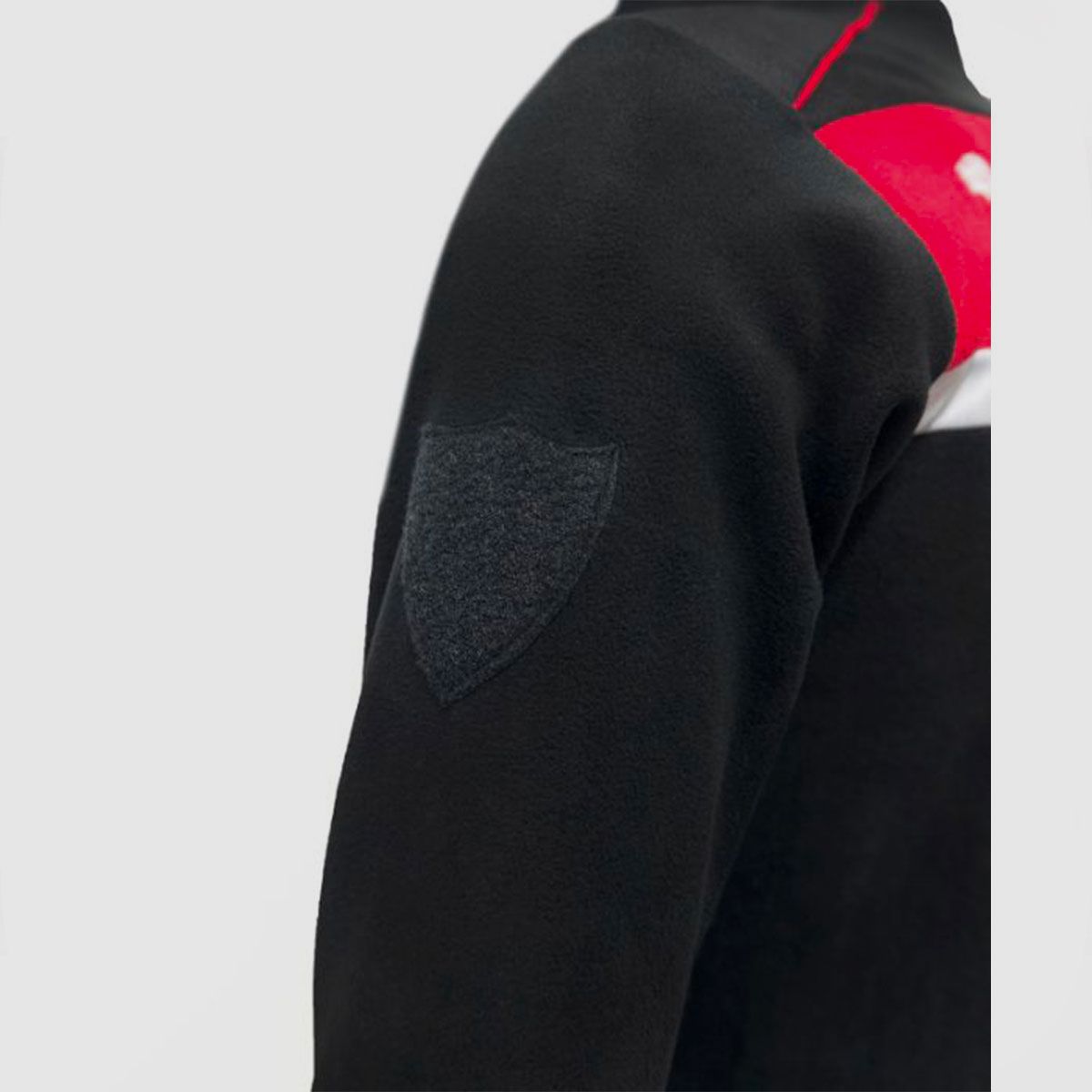 PILE CARABINIERI NERO E FINITURE ROSSE CON ZIP, immagine 5 di 5