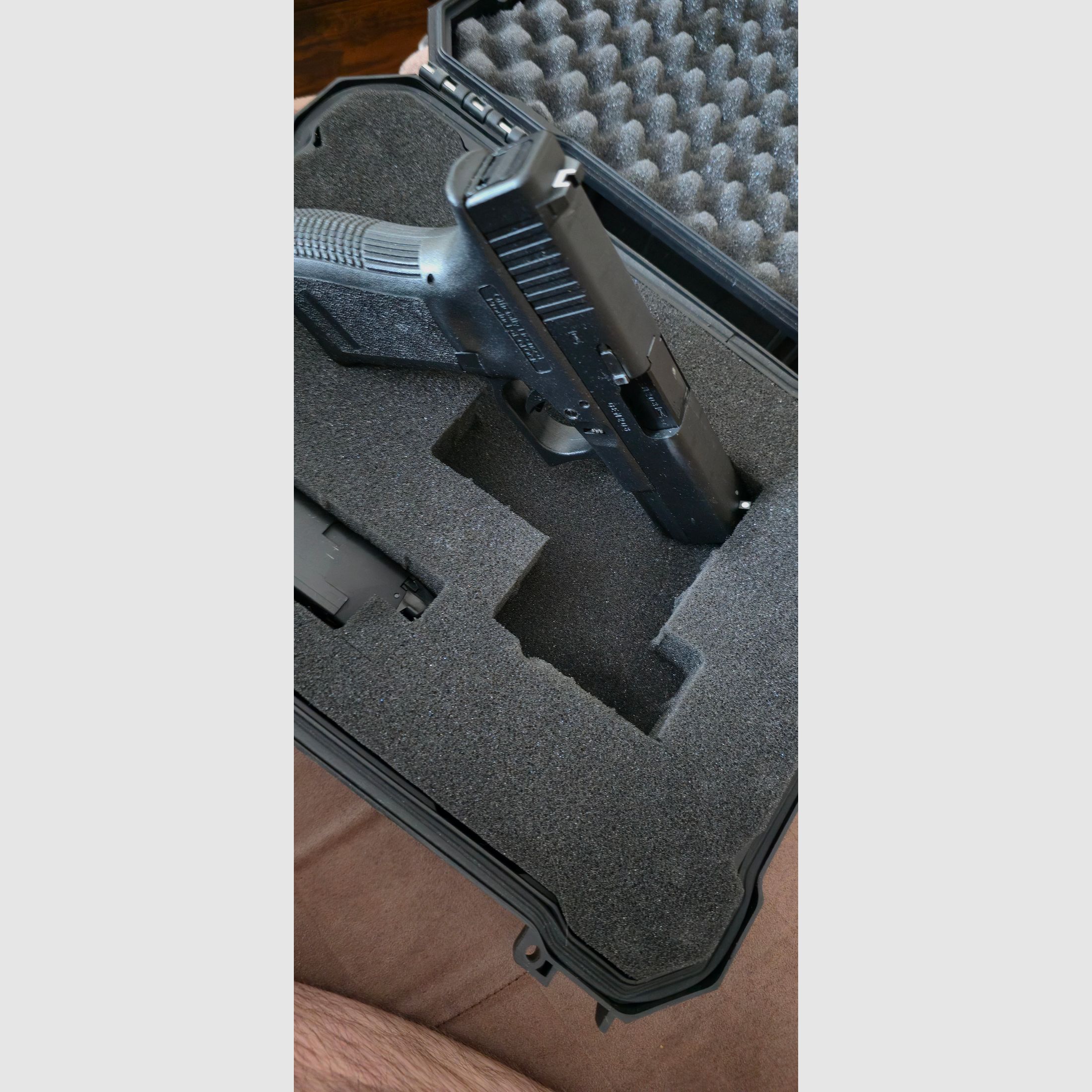 Glock 19 Gen 4 GBB + case