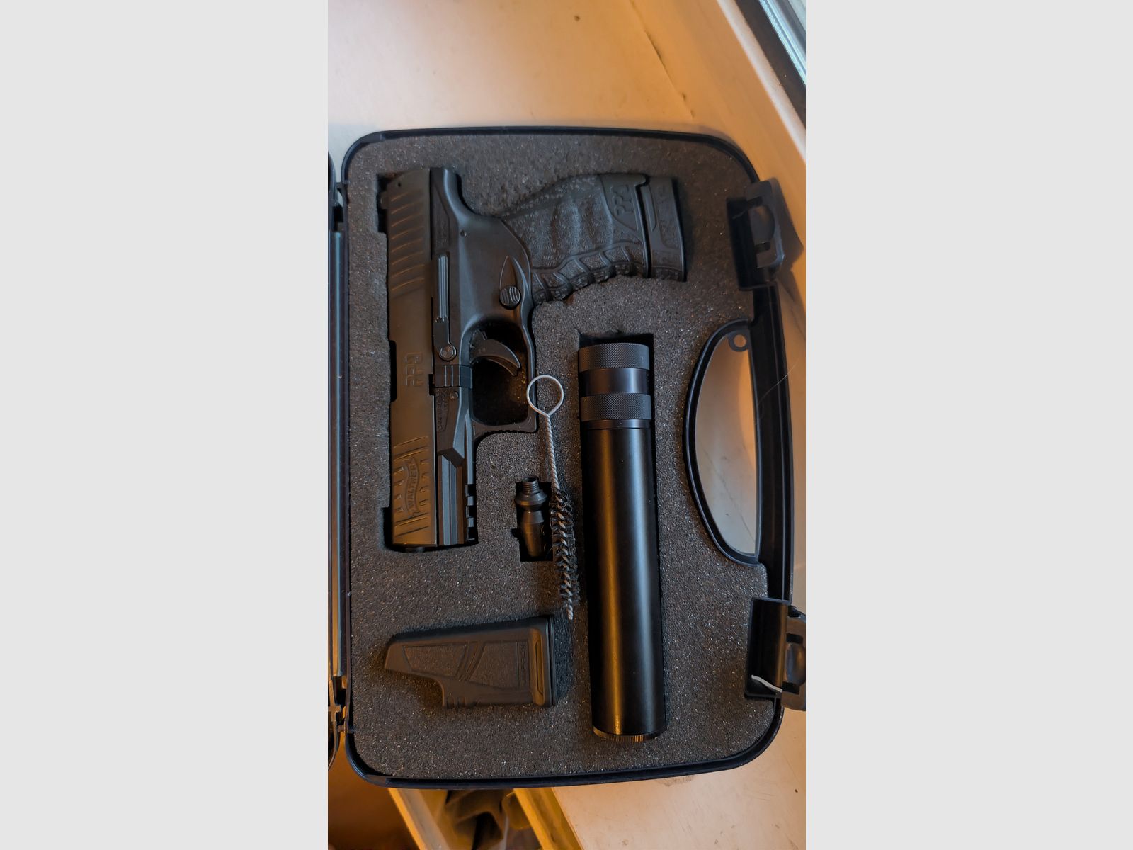 2 armes ! Walther PPQ M2 Navy Kit & Zoraki R1