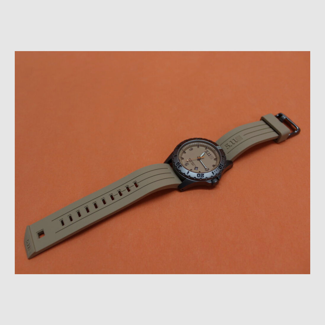 5.11 5.11 Guardsman Watch (50133EU) 120 Coyote watch with steel case and silicone strap