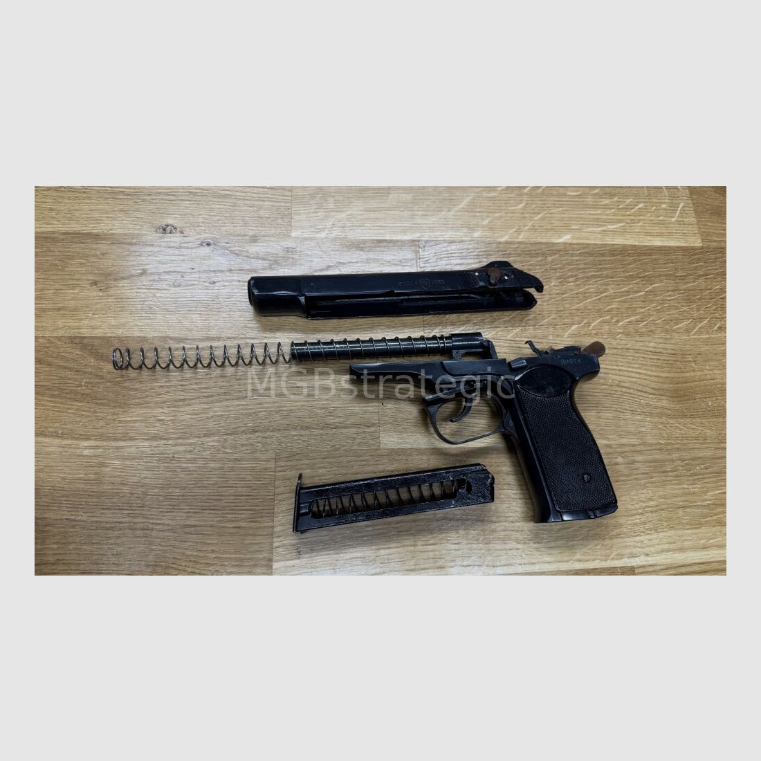 Stetschkin APS - halbautom. Pistole 9mm Makarov mit Schaft