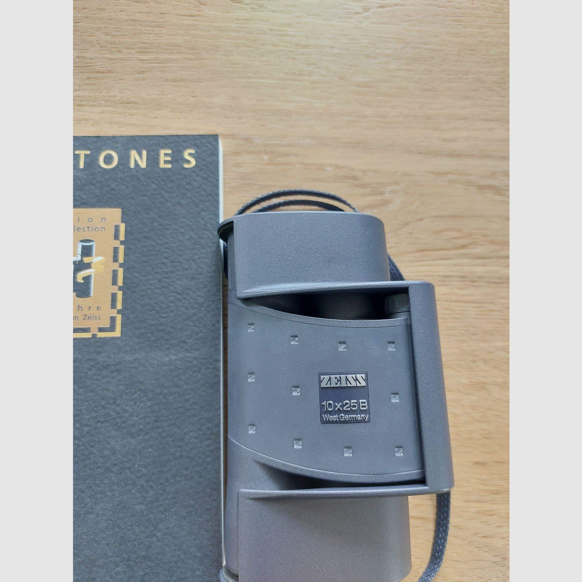 Verzamelobject 100 jaar Carl Zeiss 10x25B