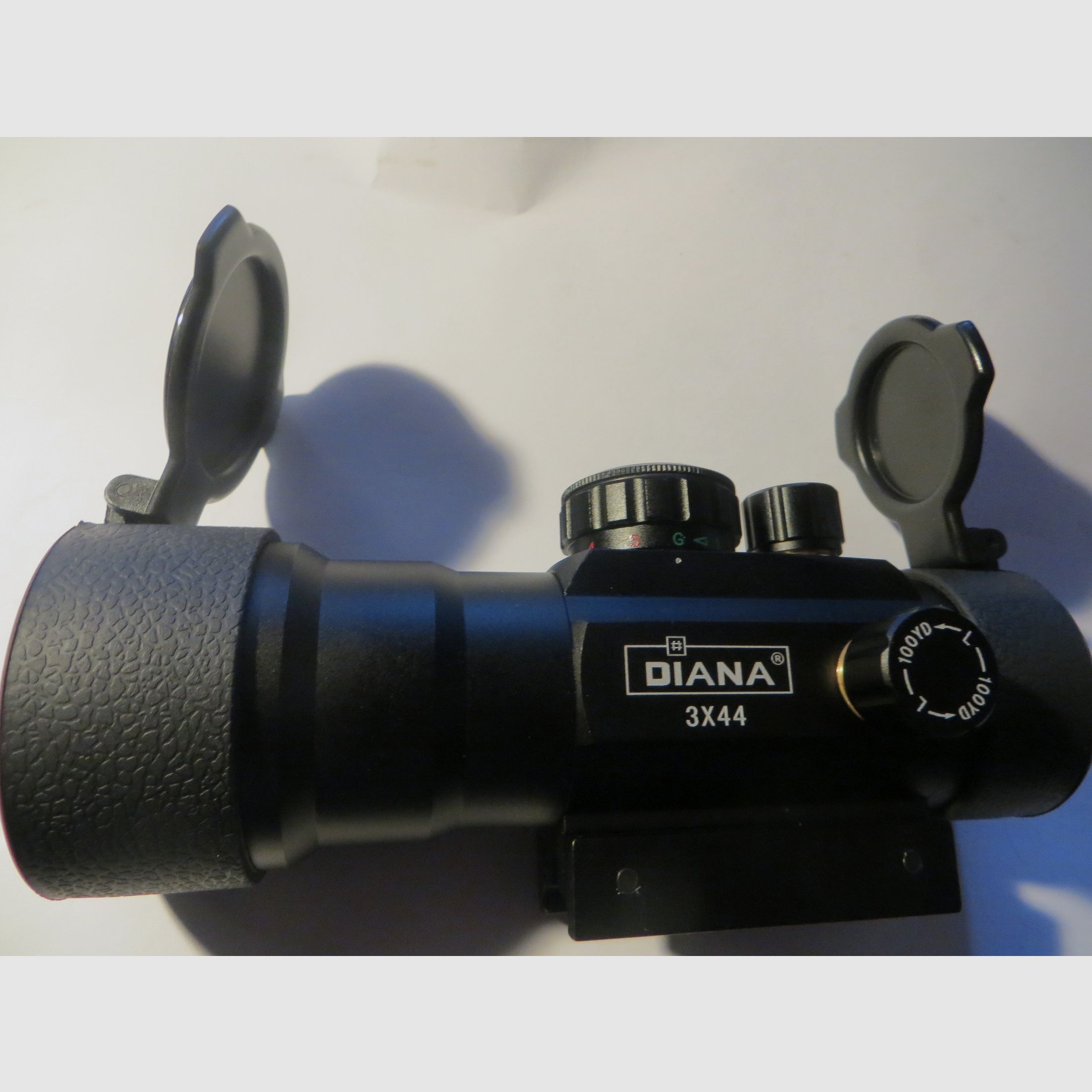 Like-new scope 3x44 for 20 mm rail with RedDot