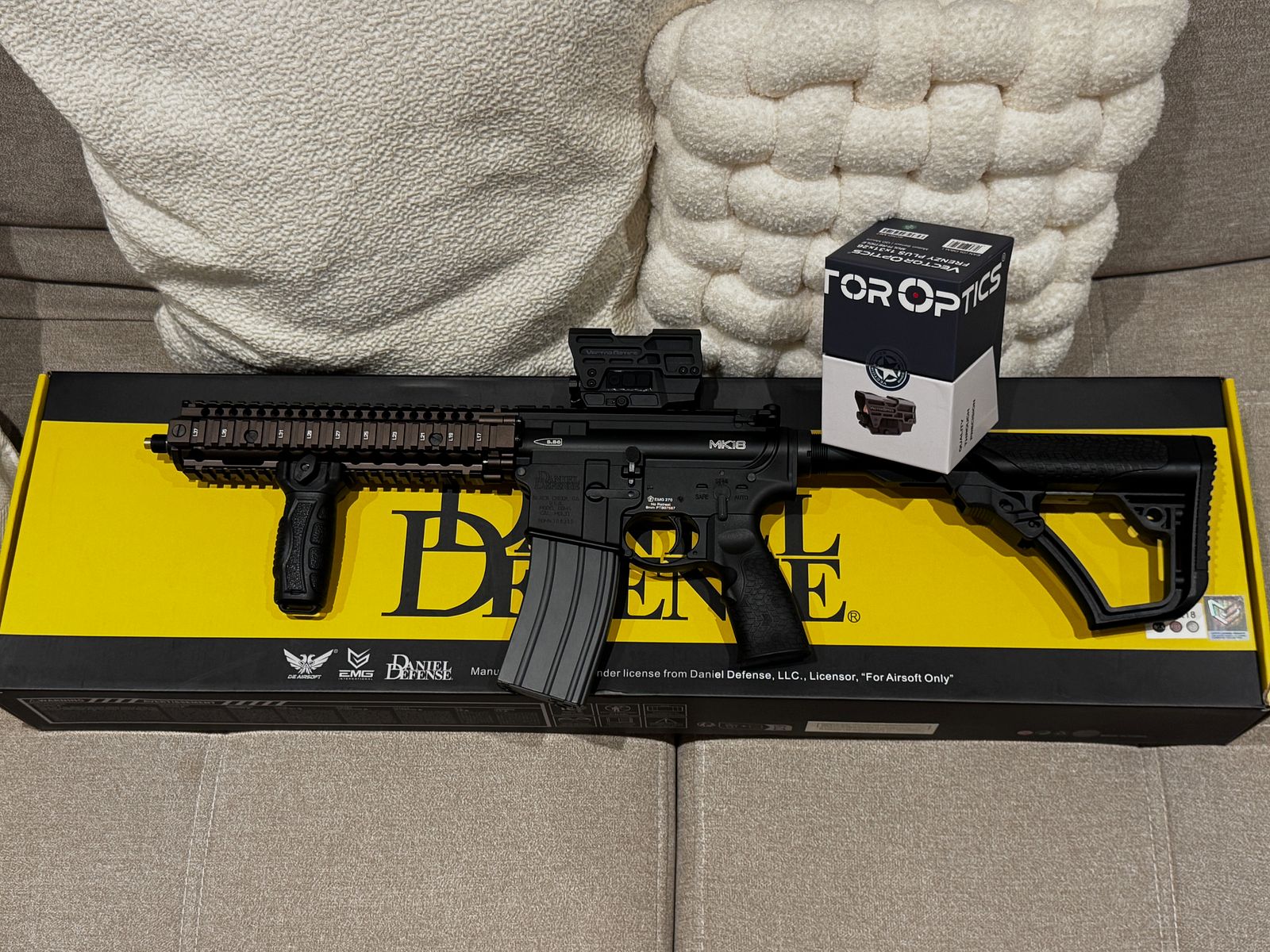EMG Daniel Defense MK18 RIS II MWS GBBR + Vector Optics Frenzy Plus + accessories | Like new
