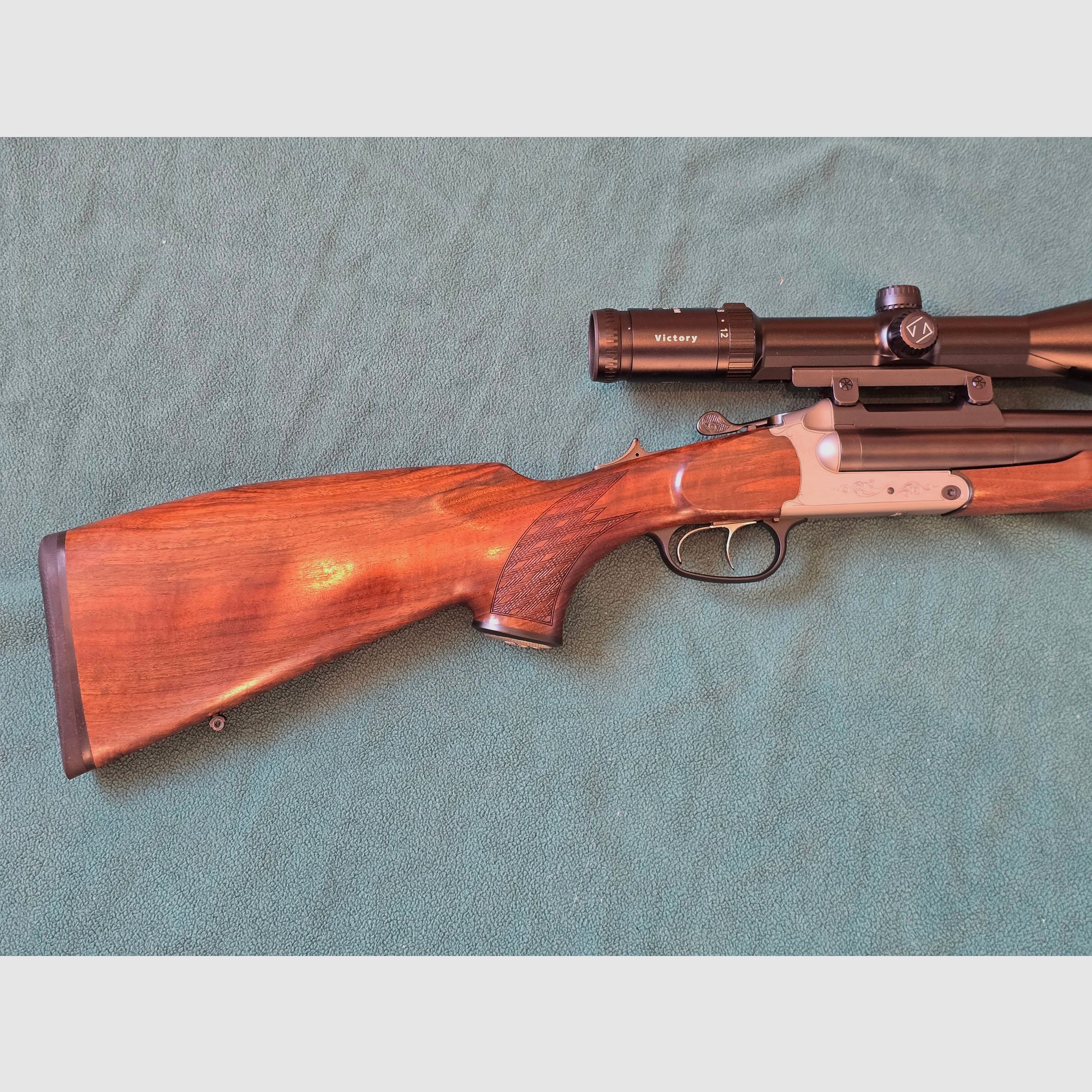 Blaser D99 Duo mit Blaser Sattelmontage und Zeiss Varipoint 3-12 ×56 Leuchtabsehen