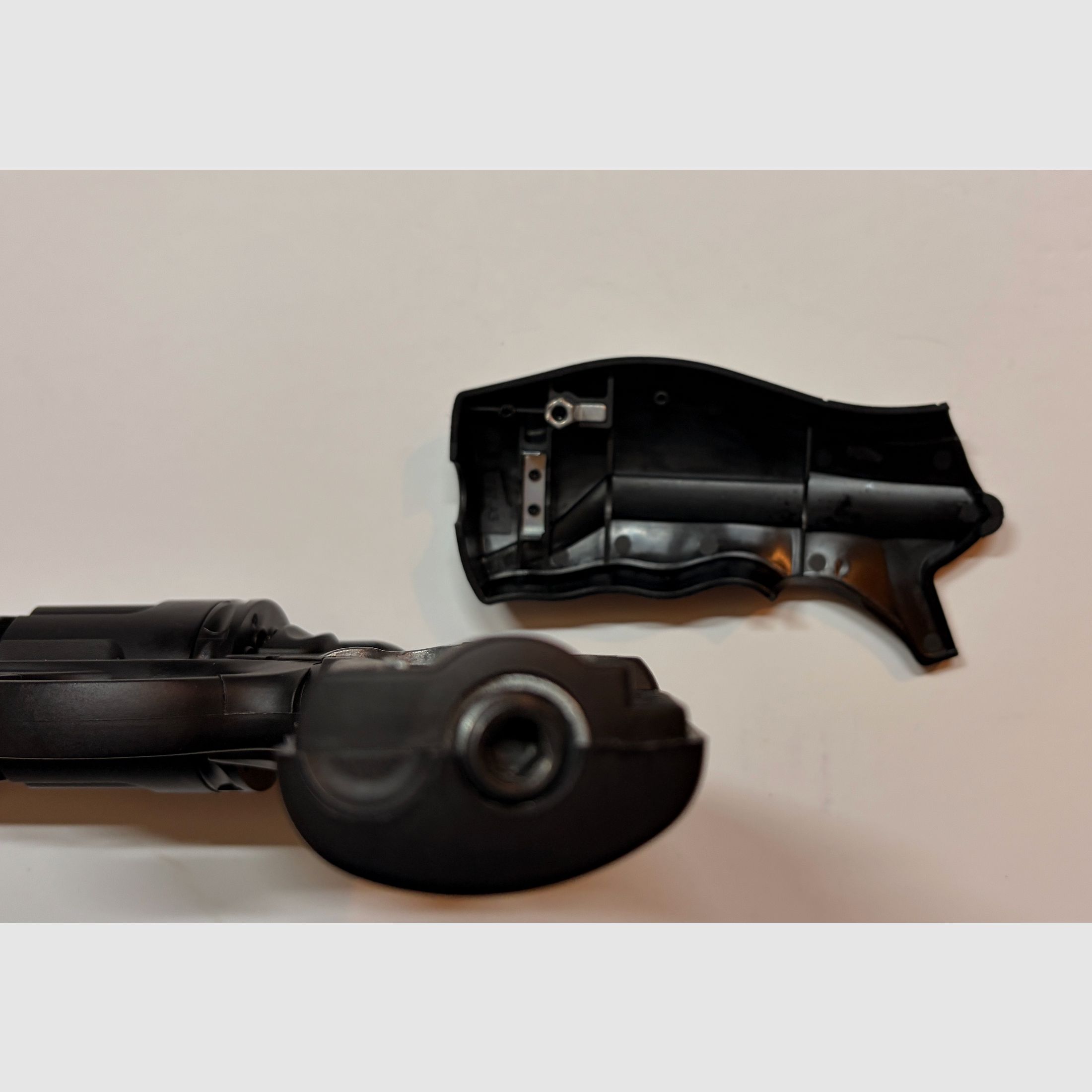 UX Tornado CO2 Revolver Set, cal. 4.5mm BB (including 3 magazines & BBs)