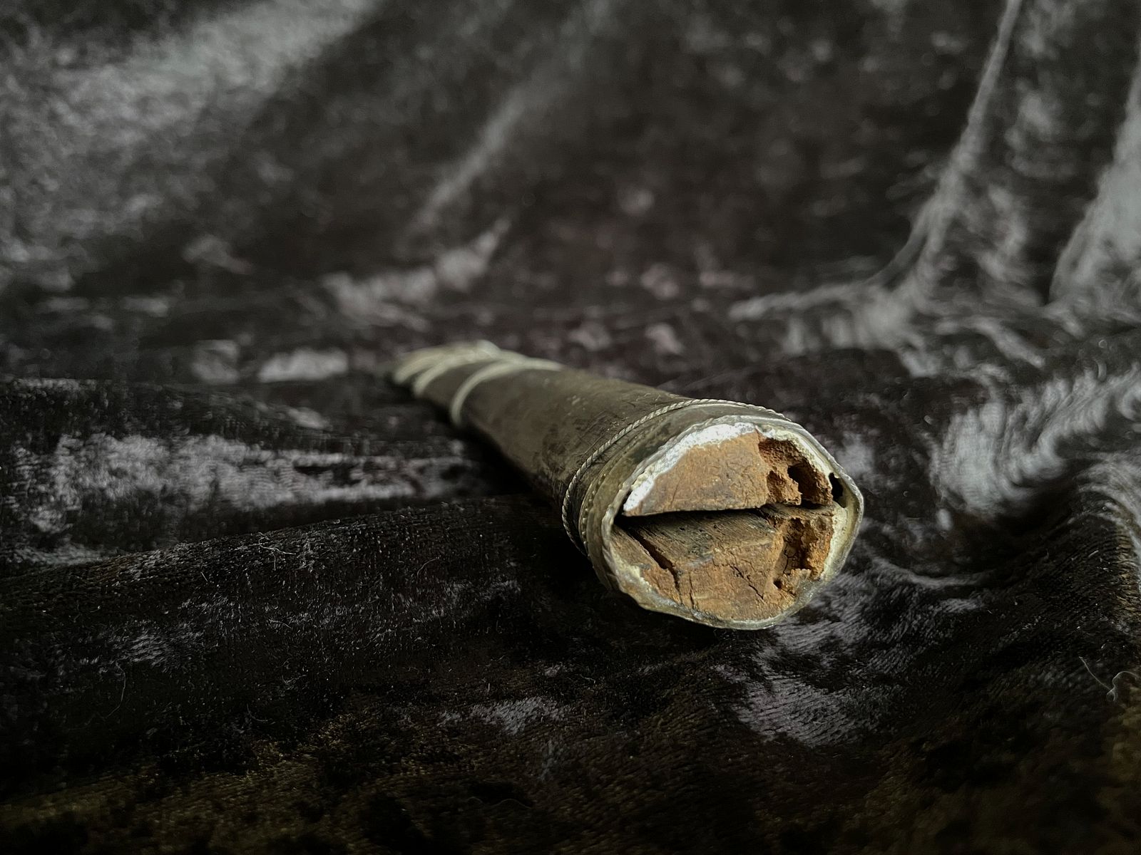 Antyczny srebrny nóż Dha – Myanmar (Birma) XIX w. – uchwyt z morskiej kości słoniowej/kości