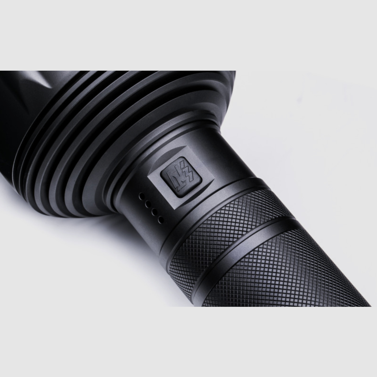 Nextorch Saint Torch 31 Professioneller Suchscheinwerfer mit Hochleistungsakku