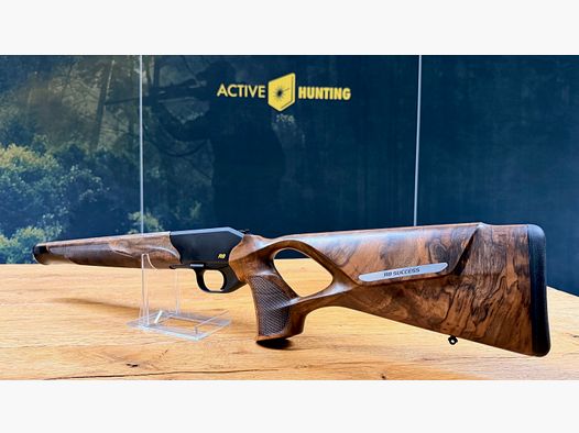 Blaser R8 Success Schäftung / Holzklasse 4 / R8 Logo in Gelb / top Holz absolute Gelegenheit
