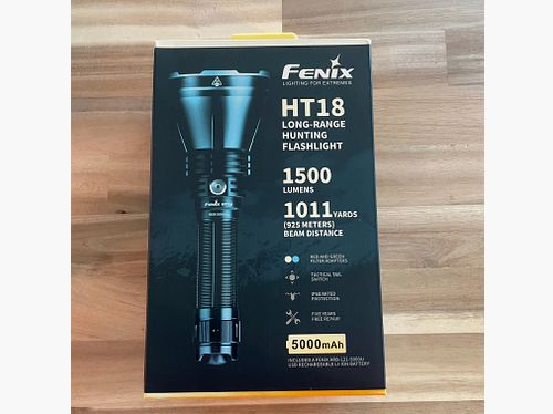 Fenix HT18 LED lampe de poche de chasse 1500 lumens - Échantillon d'exposition