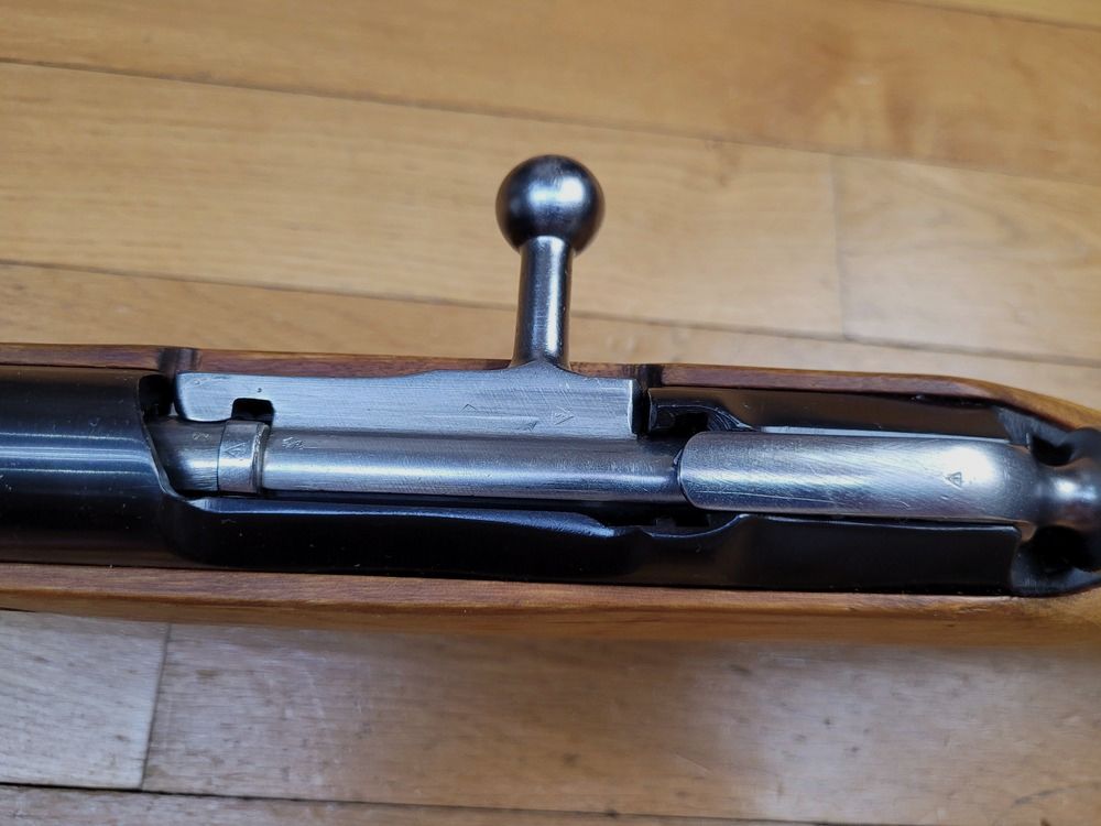 Zeer mooie Mosin-Nagant M44 geweer – Originele kal. 7,62 x 54R – Zeldzaam wapen uit de eindproductie (1946) bekend als "Blonde kolf met voetverbinding" – Ijevsk – 100% matching – Droommechaniek – Geweldige loop – Wapen nieuw!, afbeelding 17 van 30