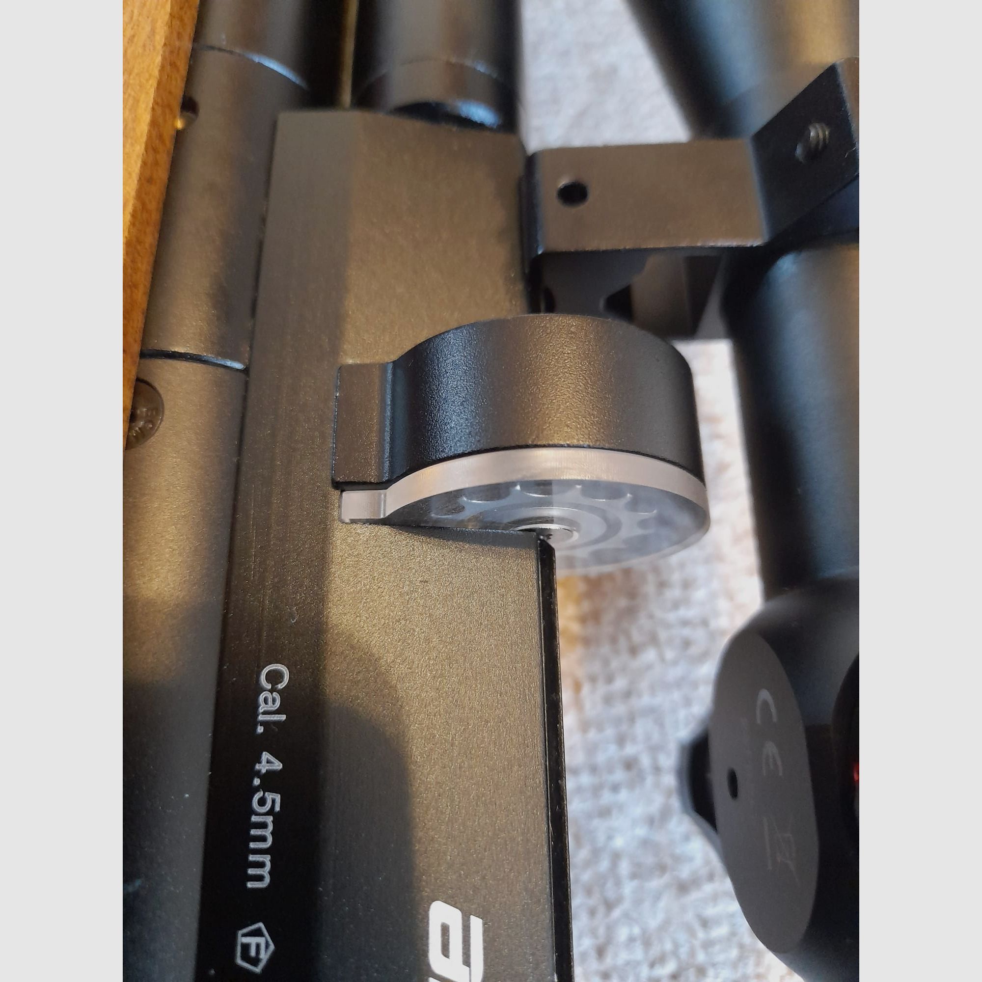 Airmax M22 mit Picatinny-Schiene und WestHunter Optik