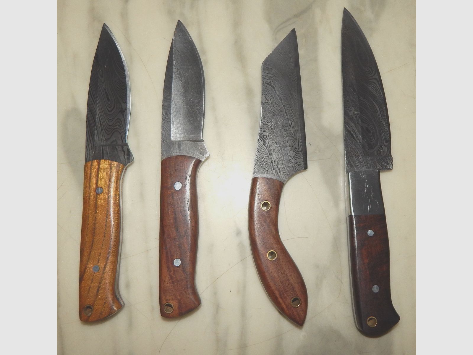 Coltelli da caccia, coltelli da viaggio, coltelli da cucina / acciaio damascato