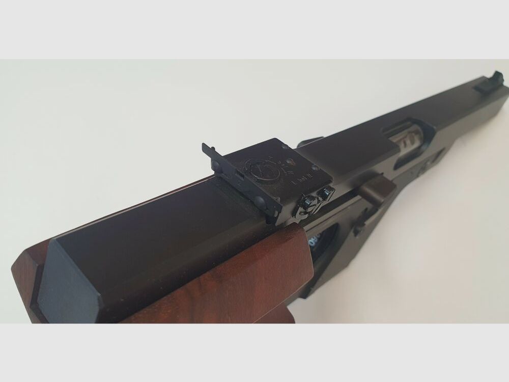 Fabbrica di armi Carl Walther Ulm Pistola sportiva/da competizione Walther GSP in calibro .22 L.r. - Impugnatura in legno Carl Walther