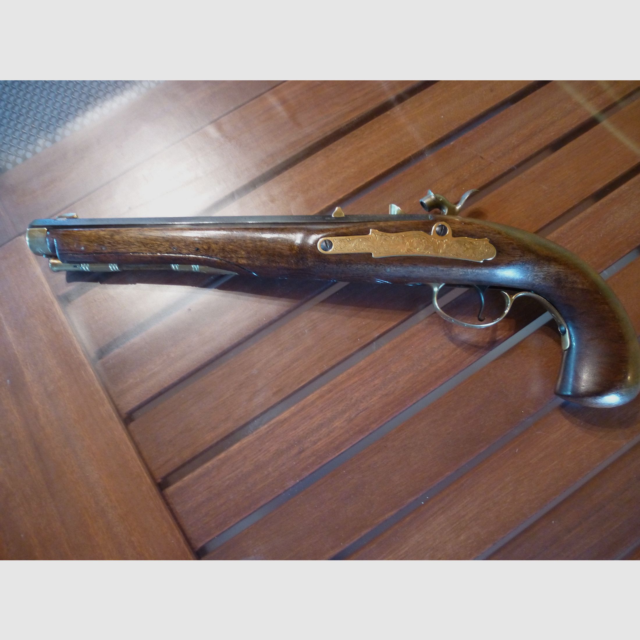 Bounty pistol percussion by Petersoli