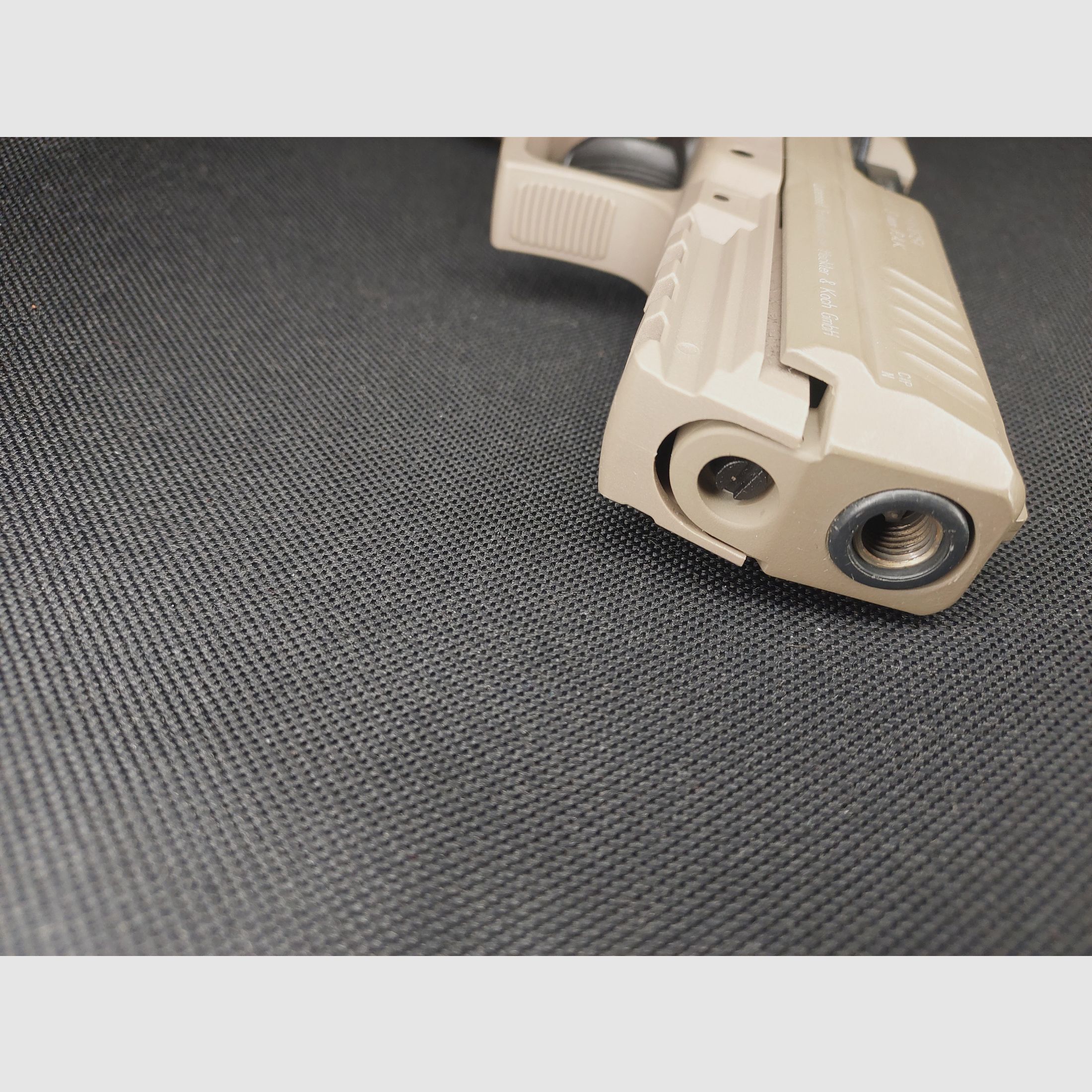 Heckler & Koch P30 Schreckschuss-pistool 9 mm P.A.K. TAN / FDE (PTB 912)