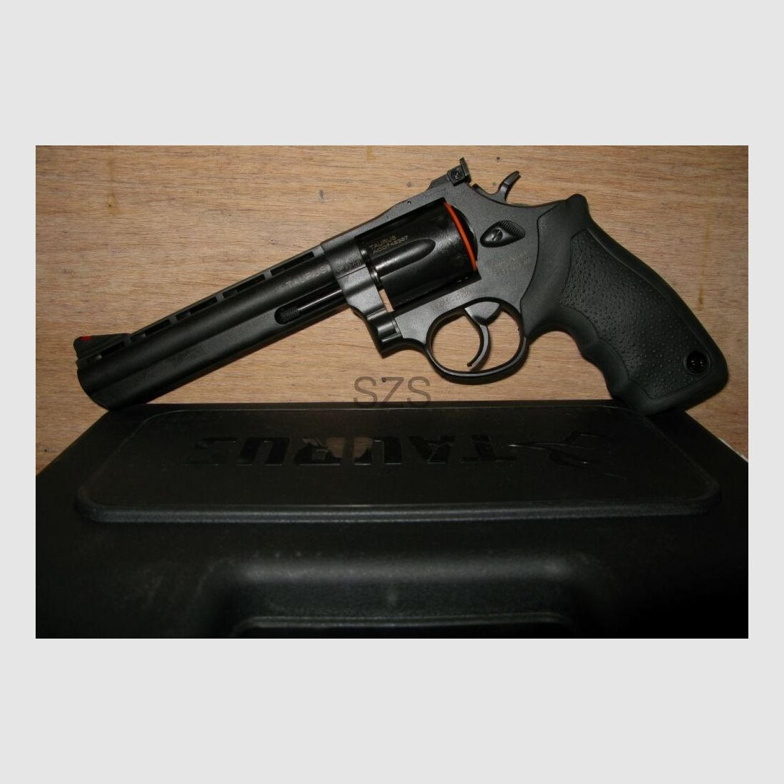 Taurus 689