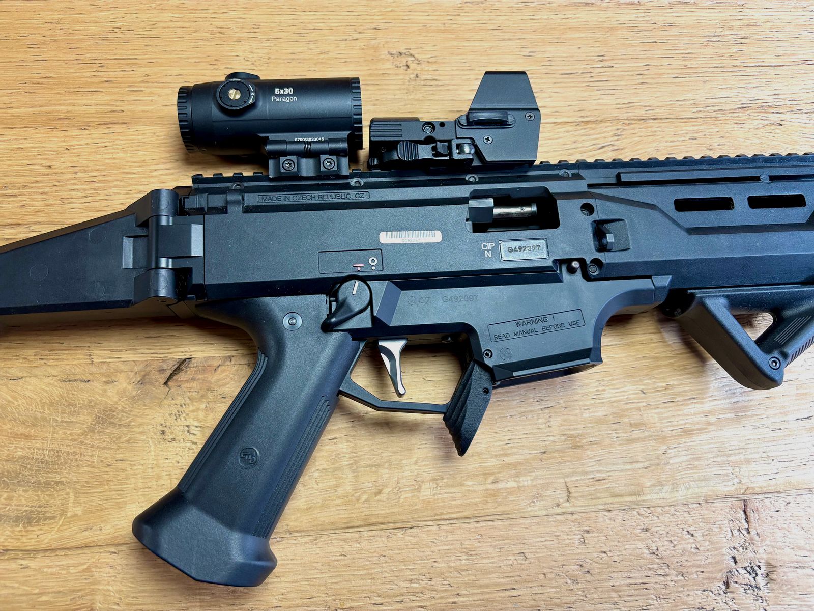Selbstladebüchse CZ Scorpion Evo 3 S1 Carbine Sportabzug, Schubschaft klappbar,  Kompensator – Kaliber 9 mm Luger inkl. Red Dot u 5fach Magnifier