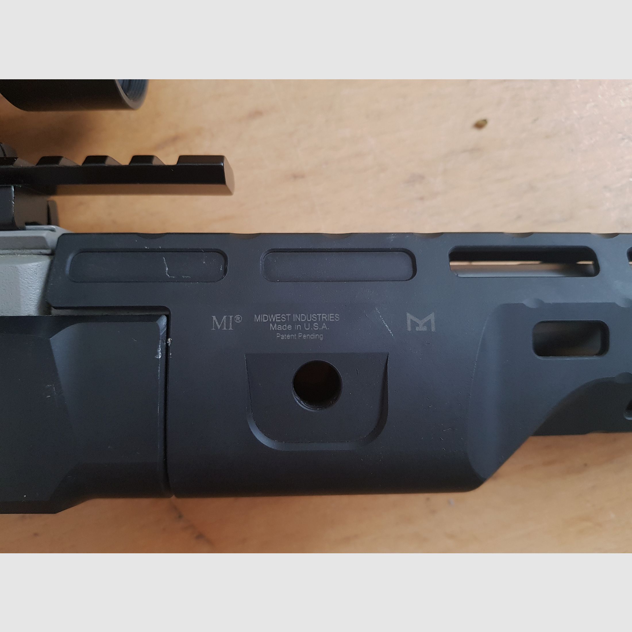 Ruger 10/22 Target, roestvrij staal "tactisch" met pistoolgreep en uitschuifbare schoudersteun (Magpul)