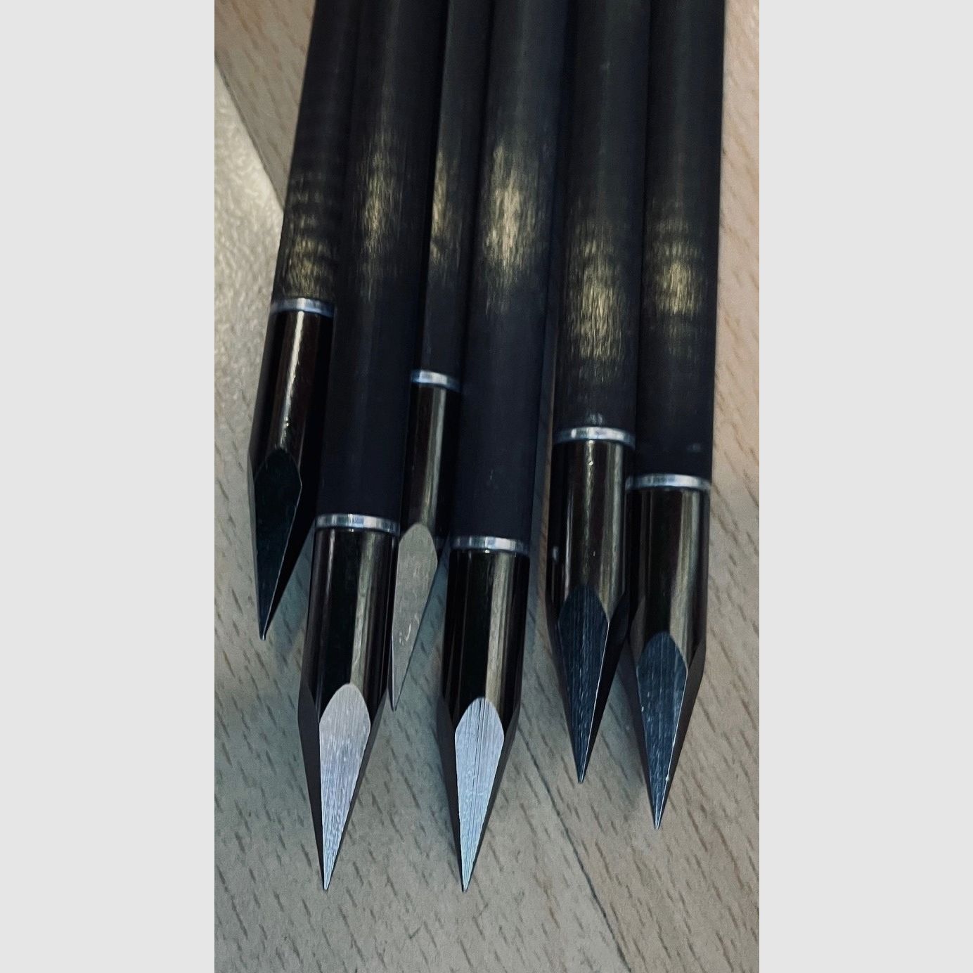 Whipshot Compoundbogen mit vollem Magazin für bis zu 6 Pfeile >>> Schneller Compound-Bogen  >  Zubehör und Pfeile zusätzlich erhältlich  >  Sehr Günstiger Preis.