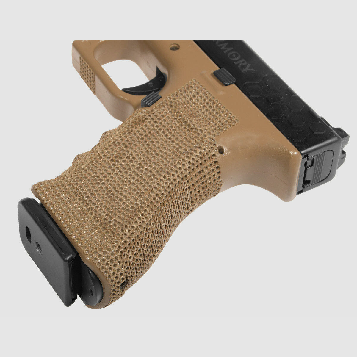 P03 GBB Airsoft Pistole in TAN | Delta Armory