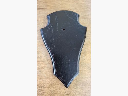 Trophäenschild für Rehbock aus Eichenholz – spitz