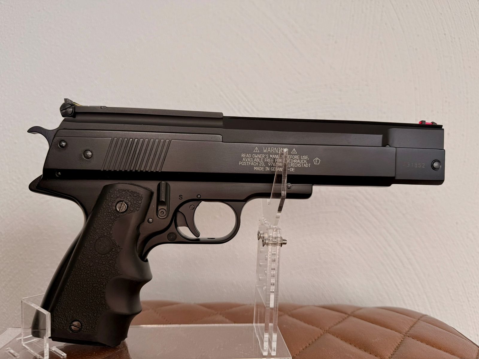 Luftpistole Weihrauch HW45 brüniert 4,5 mm Fiberoptik.