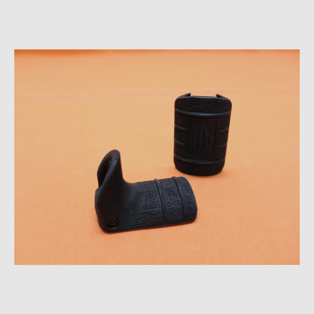 UTG - Leapers UTG Tactical Hand Stop Kit (RB-HS01B) Black incl. Full Profile Rubber Rail Guard/ Handstop