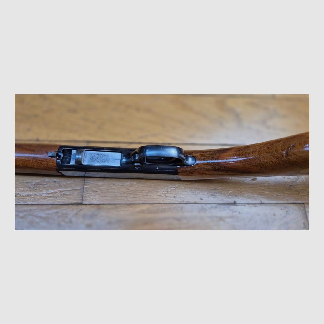 Zeer mooie en zeer aangename semi-automatische geweer Browning SA-22 "Smokeless" – Kal. .22LR – Kwaliteitsfabricage FN Herstal – Take down model – 10 schoten – Zeer goede esthetische en mechanische staat – "Nickel" loop – Een van de meest leuke en zeer nauwkeurige vuurwapens – TBE+, afbeelding 11 van 30