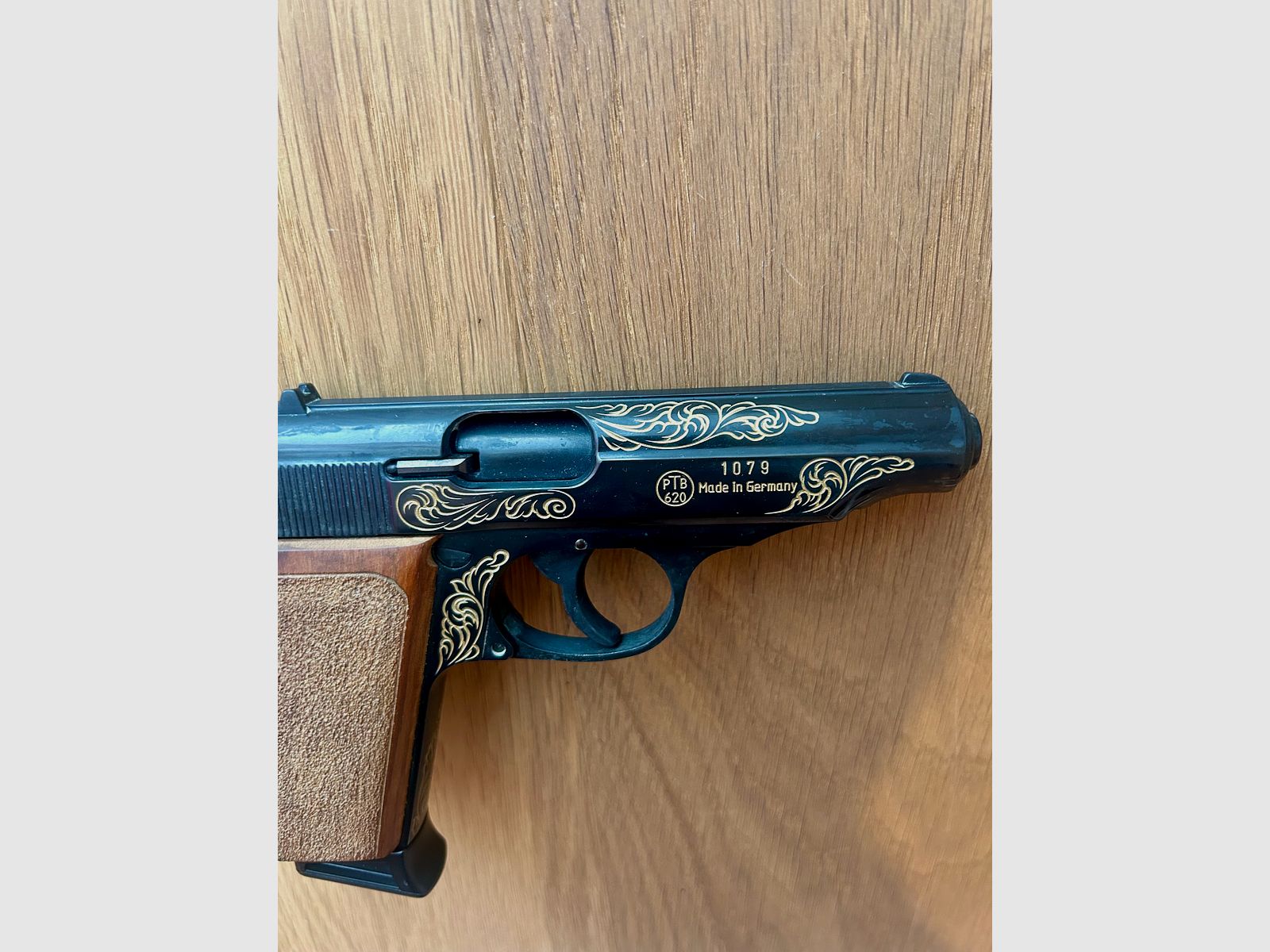 Unikat  Schreckschusspistole Walther PP cal. 9 mm P. A. K. mit Gravur