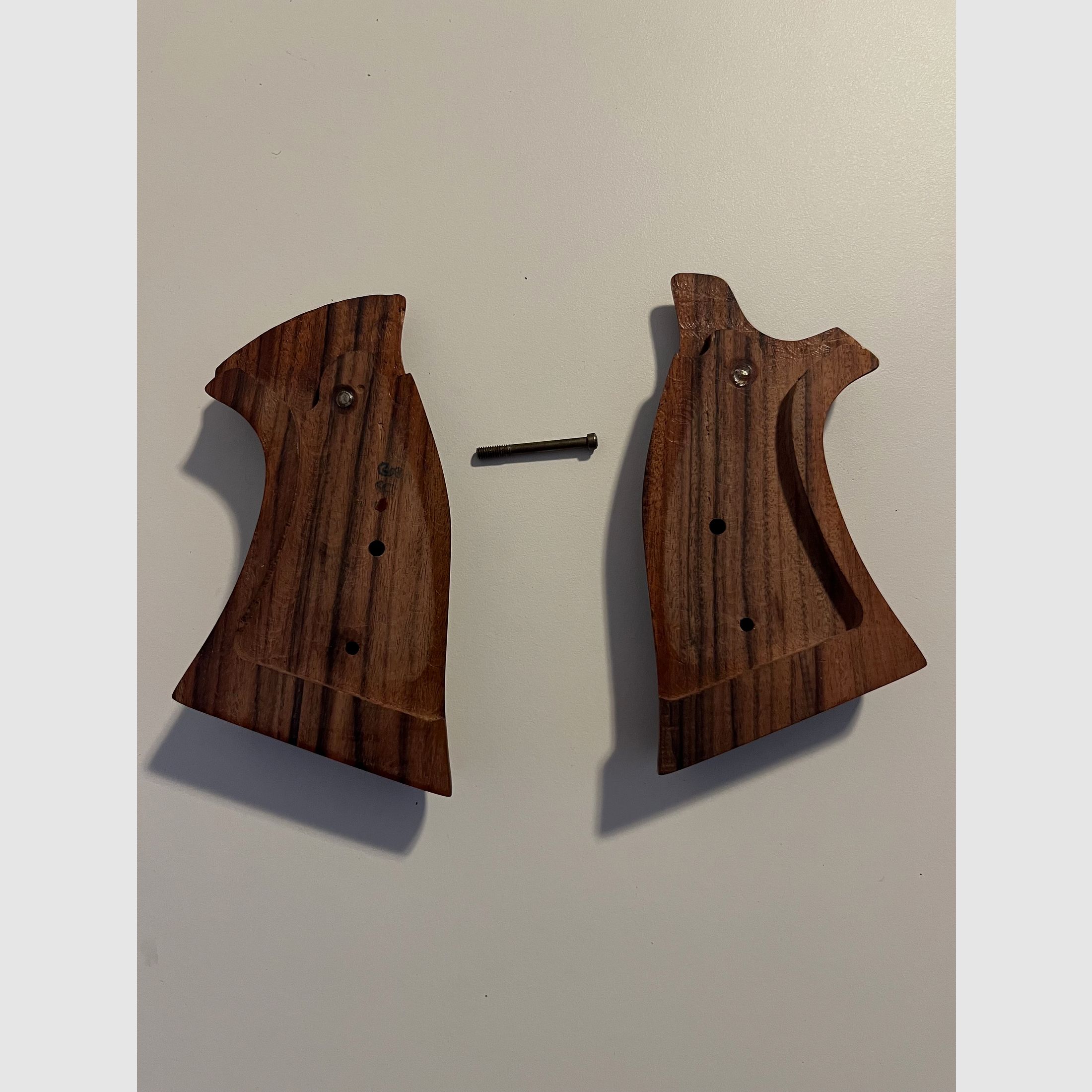 Originale Smith & Wesson Holzgriffschalen für 586/686 K/L Rahmen Square Butt