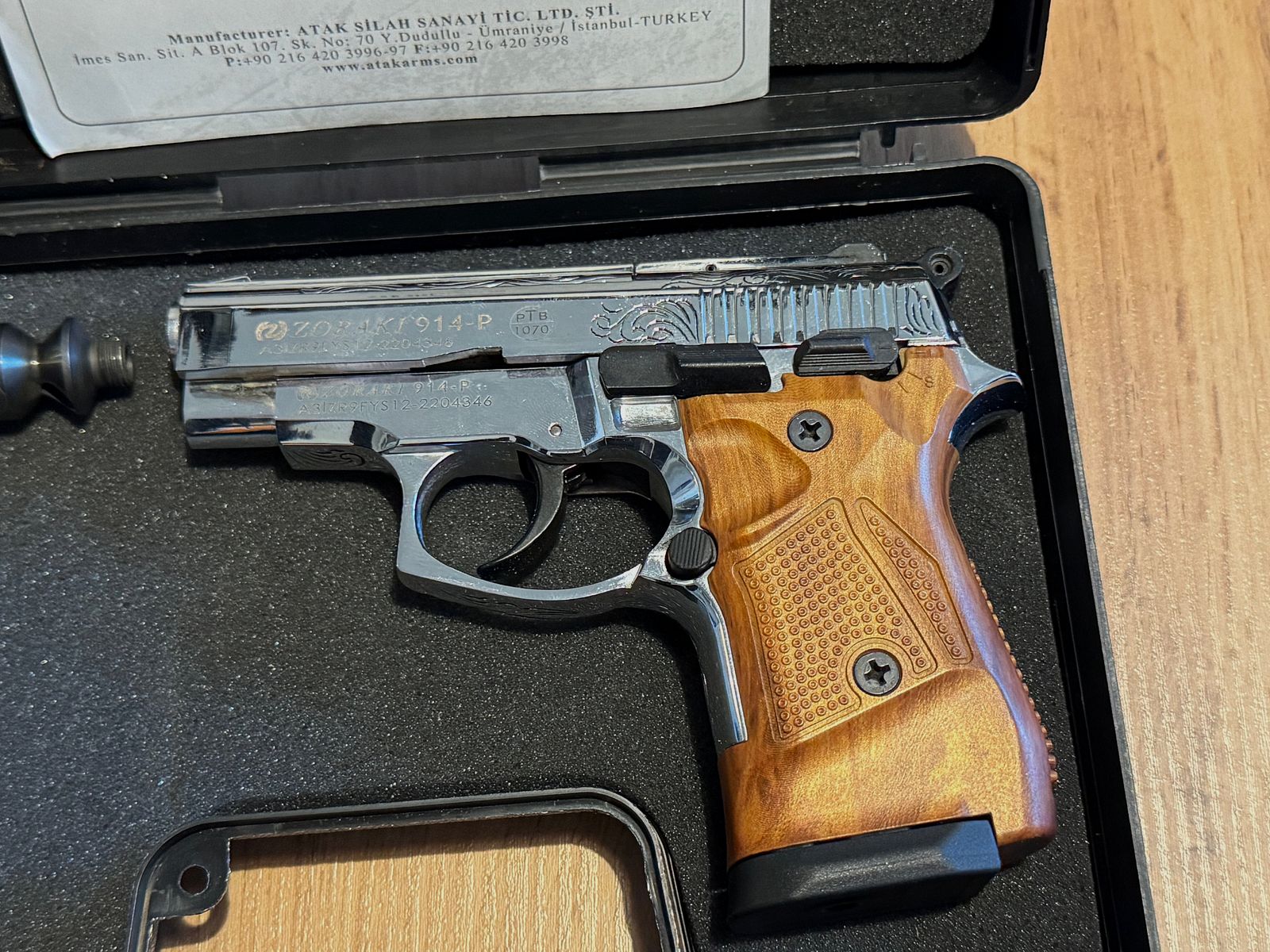 Zoraki 914 Pistolet alarmowy kal. 9mm P.A.K. chromowany, grawerowany.