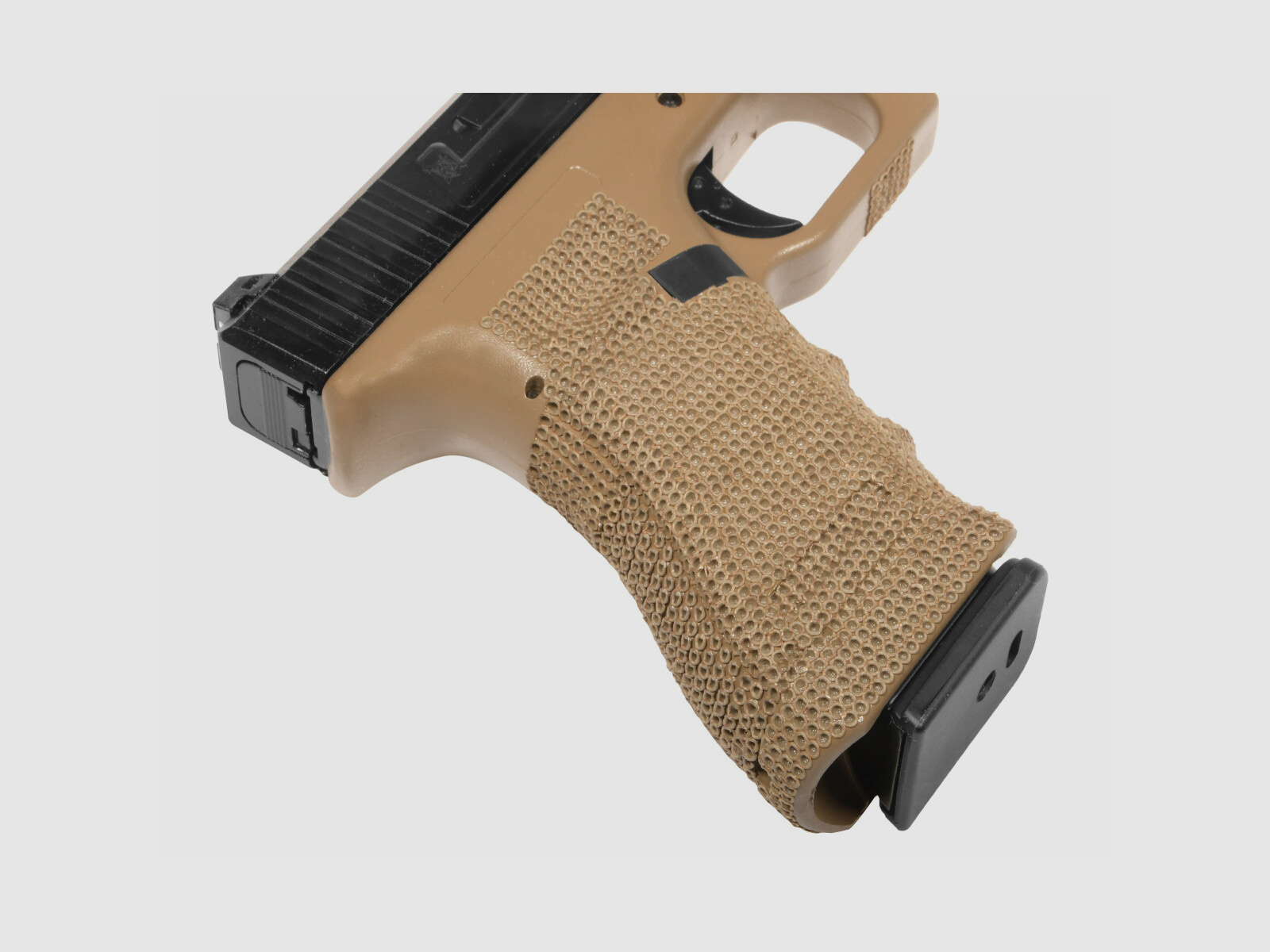 P02 GBB Airsoft Pistole in Tan | Delta Armory