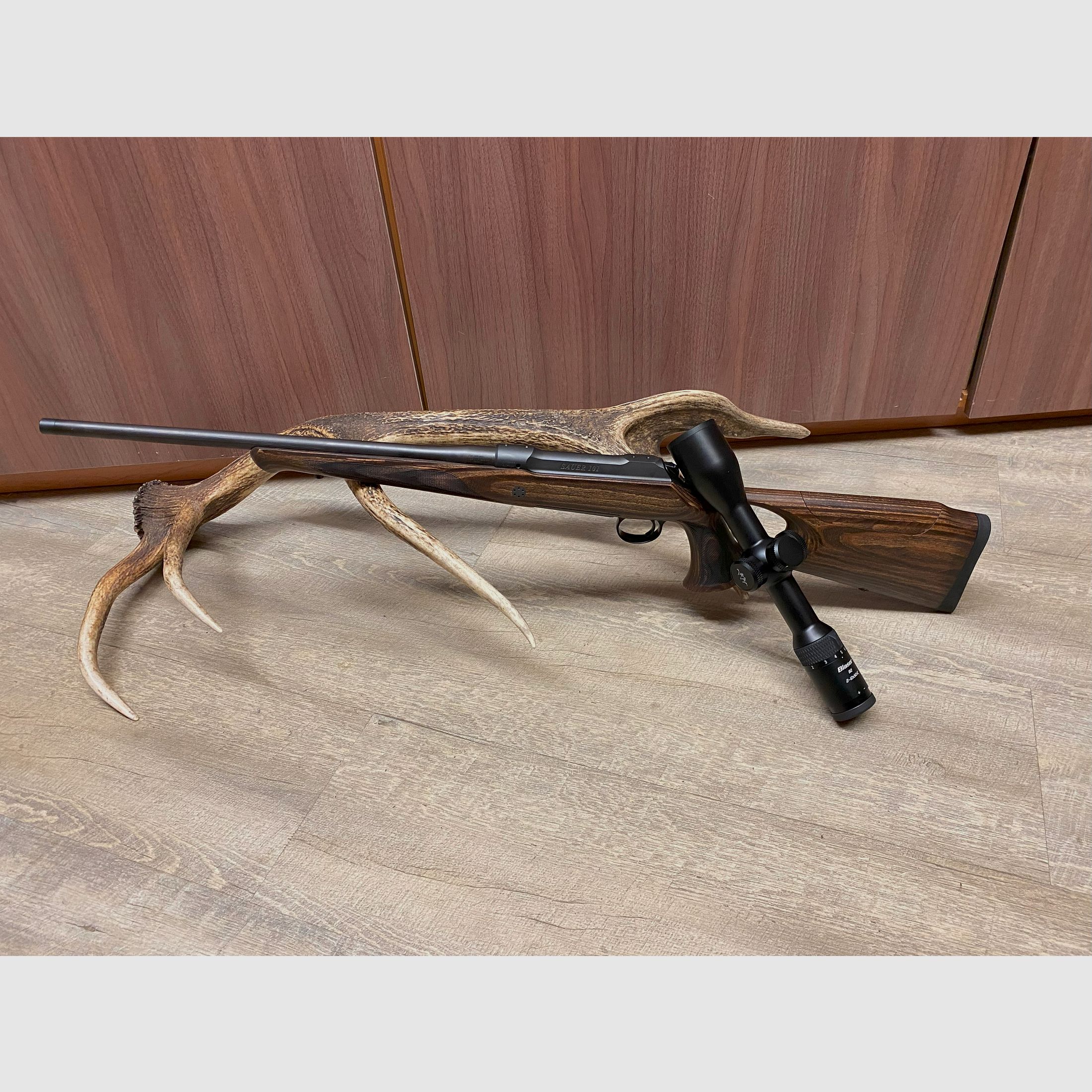 Sauer 101 GTI, mit Blaser B2 2-12x50 iC S, mit Schiene