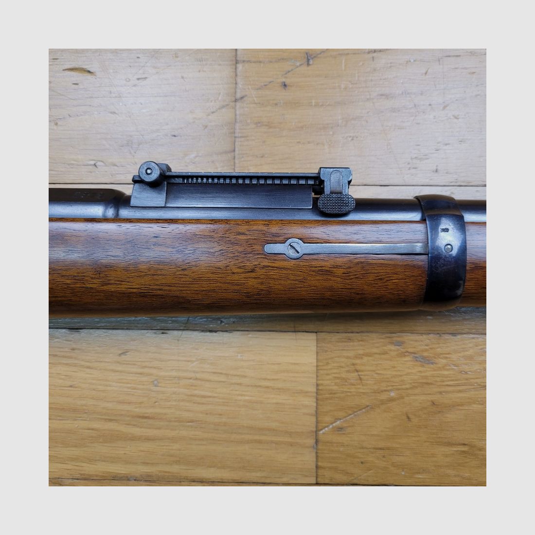 Prächtiges Infanteriegewehr Mauser 1871/84 – Vollständig einheitliche Seriennummer – Preußisches Arsenal Spandau – Prestigierte Zuteilung an die 1. Jäger zu Fuß der Garde – Neuer Lauf – Museumszustand, Bild 6 von 35
