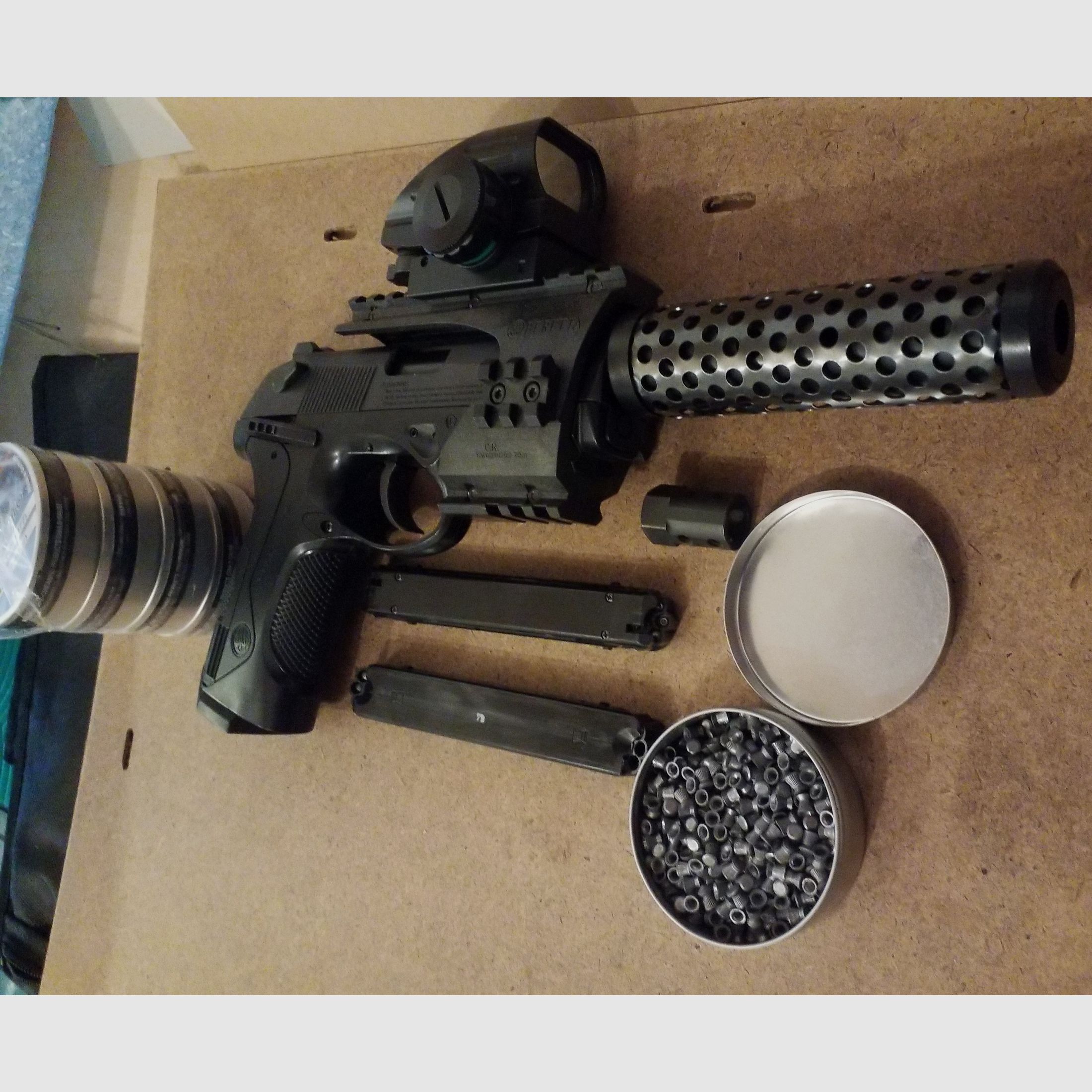 Vends Beretta PX 4 Storm 4,5mm CO2 140 m/s Diablo avec 2 chargeurs et munitions