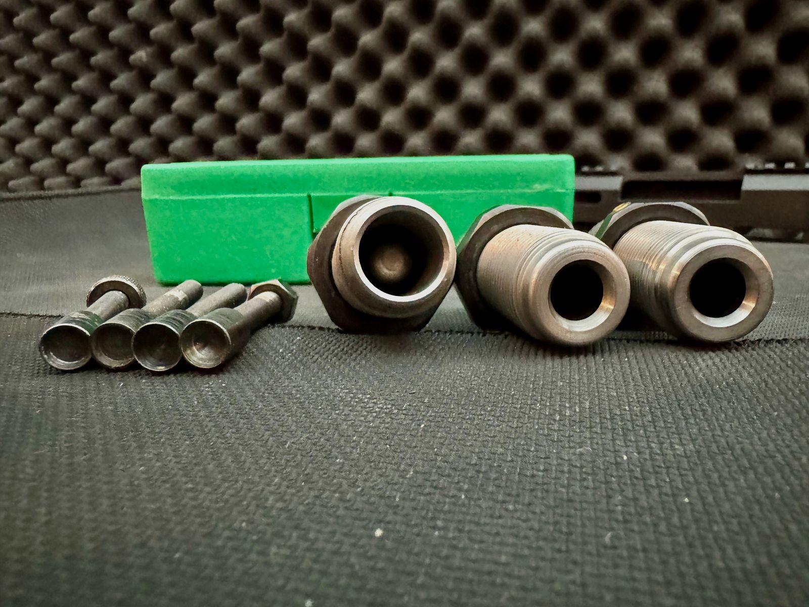 RCBS dies 38/357 .38Sp and .357Mag, 2 seating dies and one expanding die, 4 bullet stamps