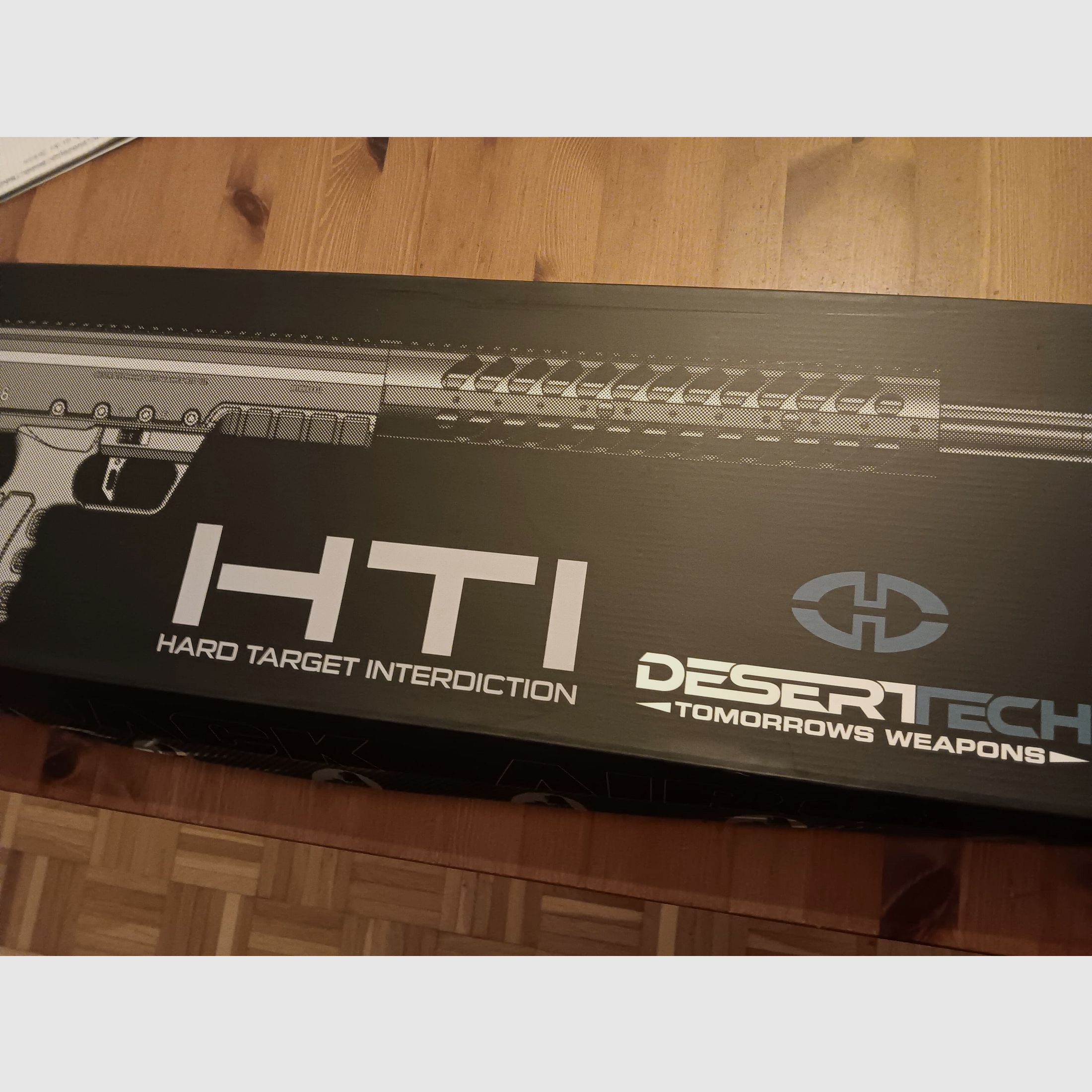 Silverback Desert Tech HTI Sniper Rifle inkl. Begadi SharpAim Zielfernrohr 4-16 x 42