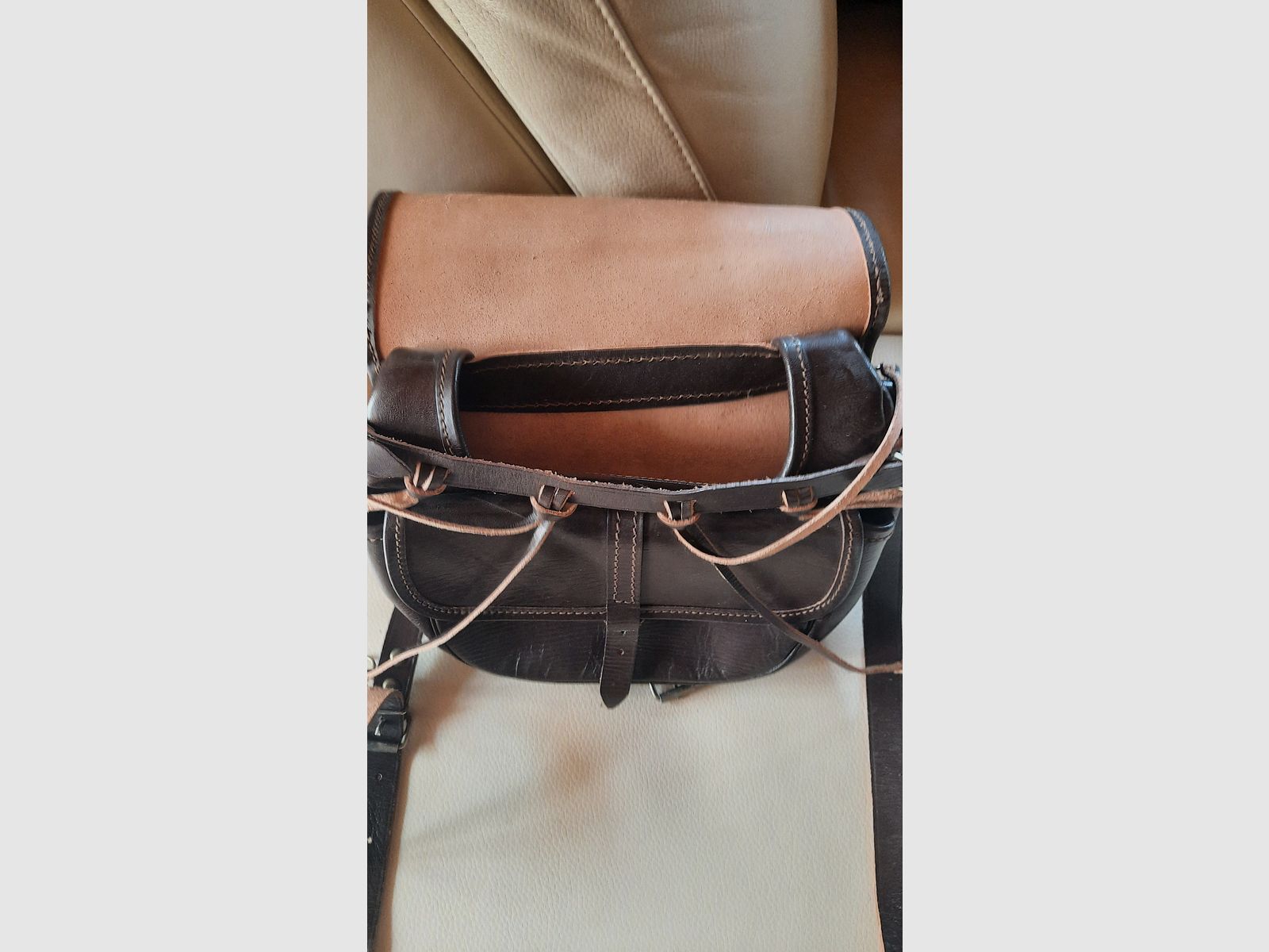 Lederset mit 2 Fernrohrköchern, einer Jagdtasche und einem Patronengurt