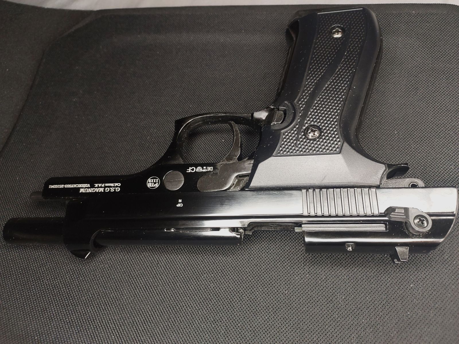 Ekol Firat Magnum Schreckschuss Pistole in schwarz, Kaliber 9mm P.A.K. (PTB 1112) wie neu!