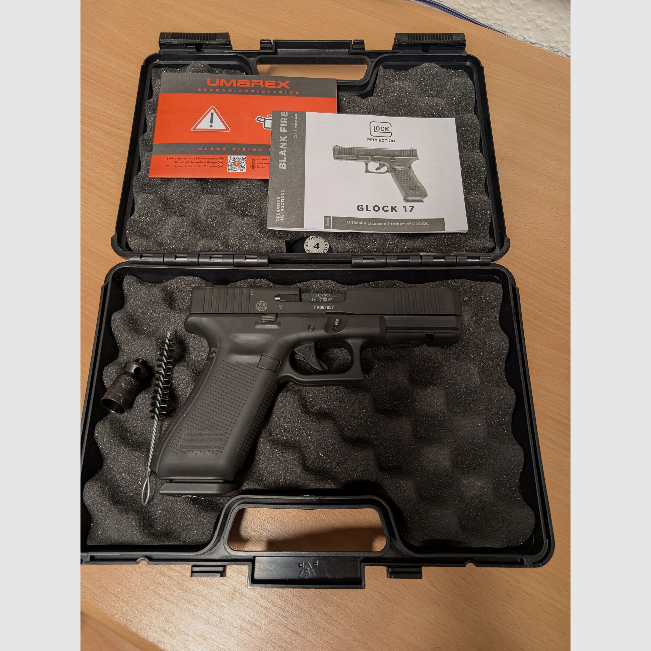 Glock 17 gen 5 blank firing P.A.K / incl. new Glock holster/incl. shipping