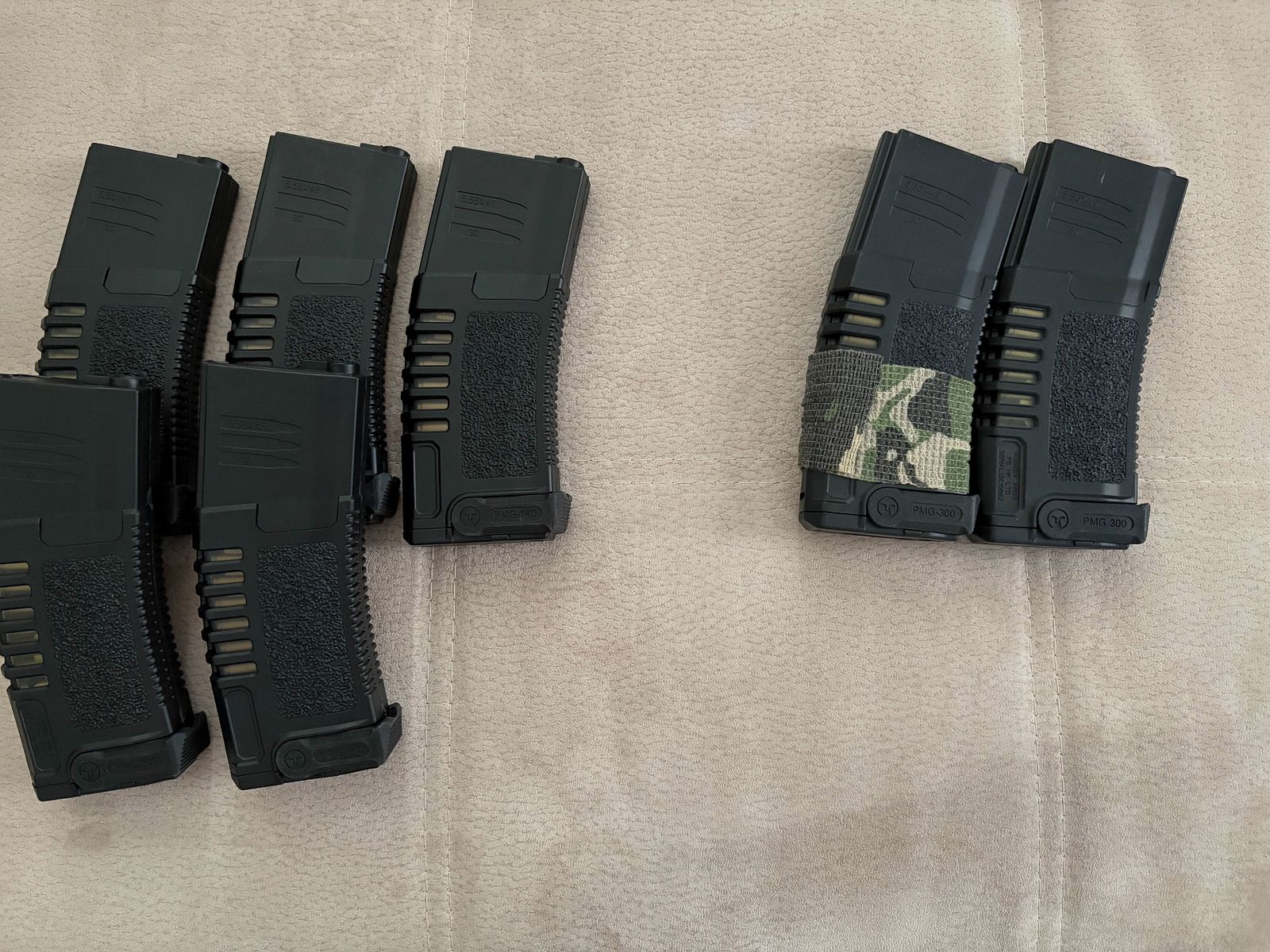 Amoeba M4 ARES S-AEG w tym 5 magazynów Mid Cap i 2 magazynów High Cap