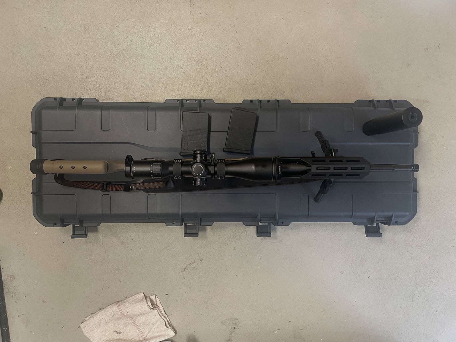 Savage Arms 110 Tactical Hunter in MDT XRS-Chassis, Komplett-Paket mit Schalldämpfer