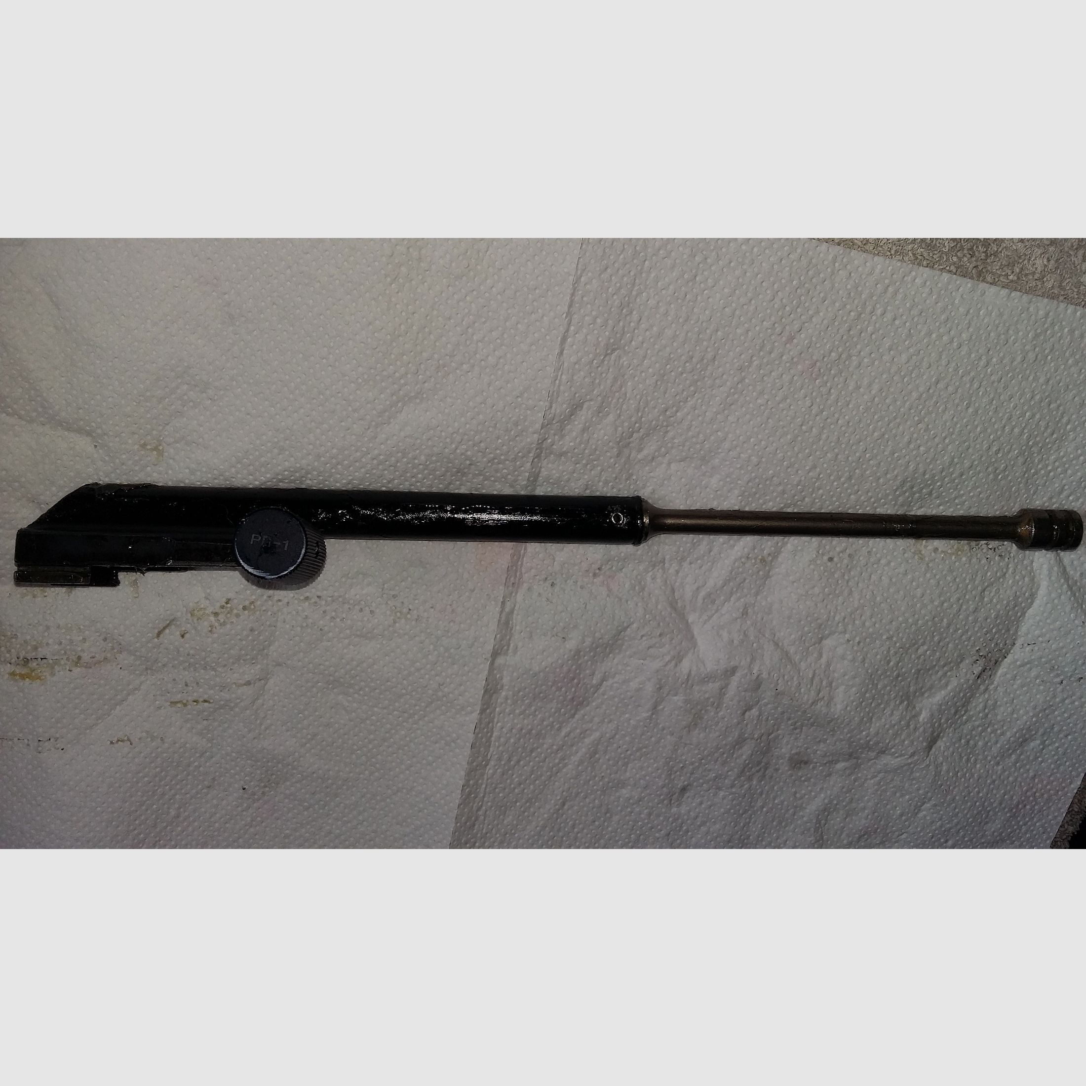 Modifizierter Original Izhmash Yunker 3 AK74 Deko Verschlussträger/Boltcarrier mit echtem Gaskolben und einem Zenitco style extended charginghandle. TAGS: AK47, AKM, Kalasch, Russland