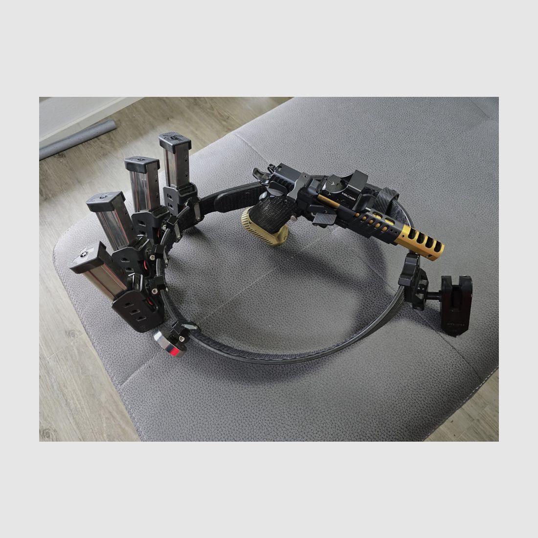 2011 HPS Racegun Open Master 9mm Major + STI Veriegelungsblock für das DAA X Holster + 4x DAA Magazintaschen + Magnet inkl. 4 STI Magazine (je 20 Schuss) + 1000 Geschosse